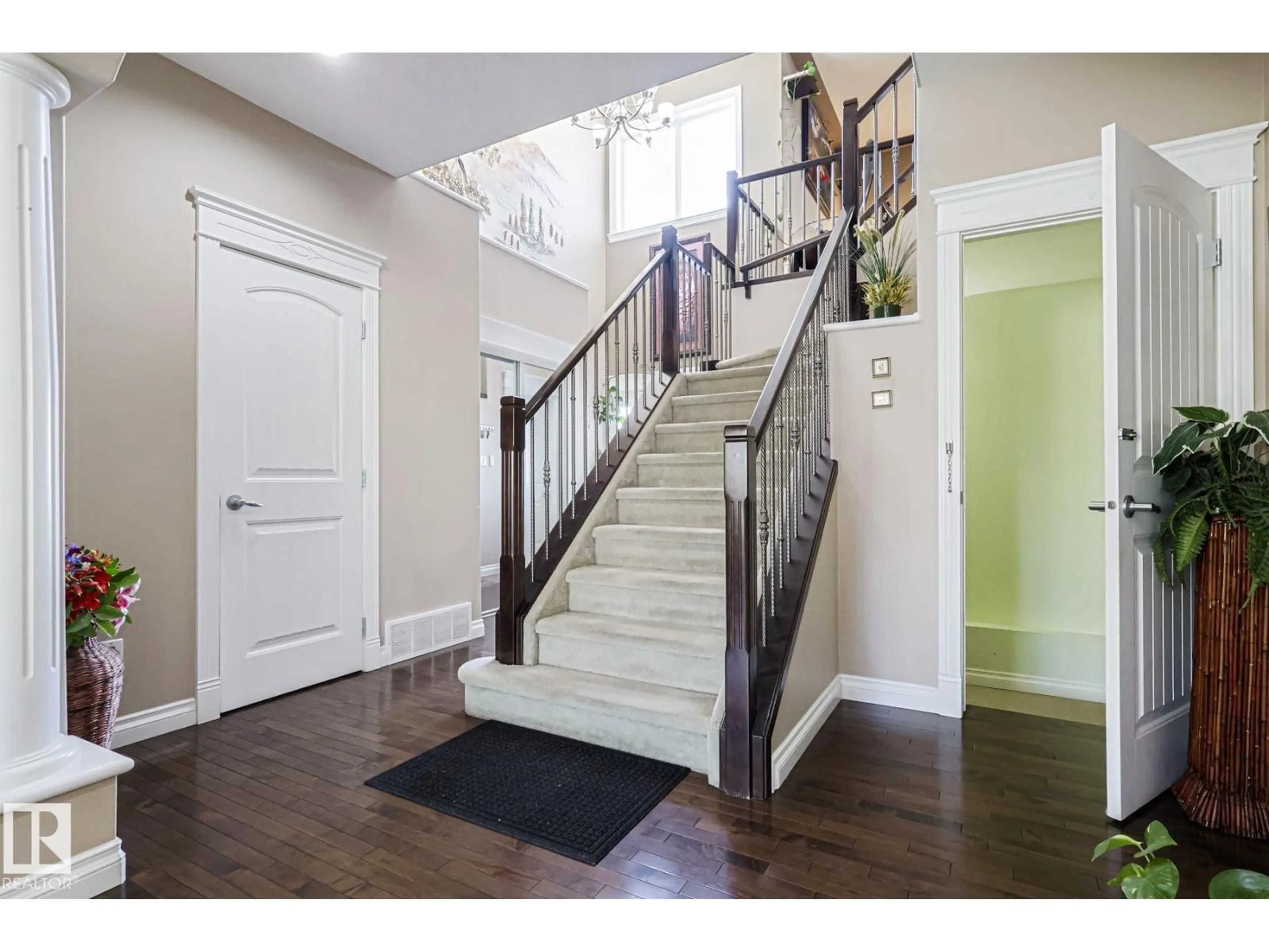 Indoor entryway for NW - 3244 18 ST, Edmonton Alberta T6T0H2