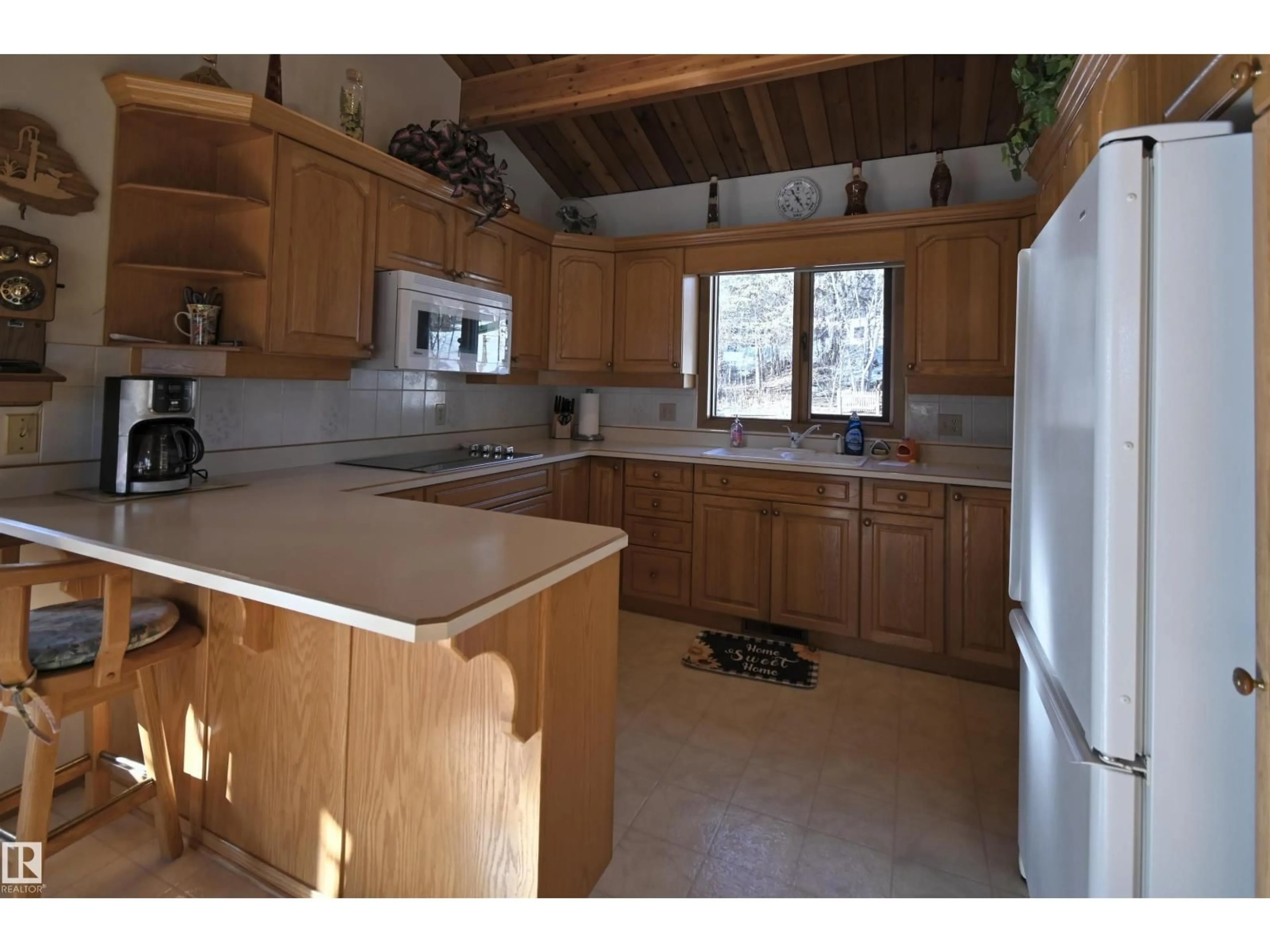 Standard kitchen, unknown for 4521 - 128 LAKESHORE RD, Rural Parkland County Alberta T0E2K0