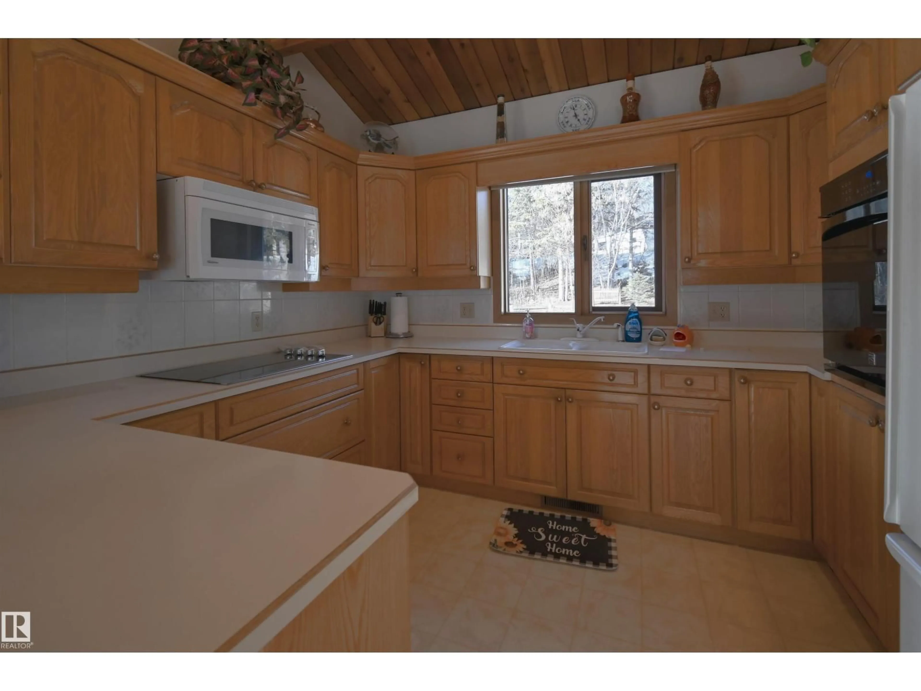 Standard kitchen, unknown for 4521 - 128 LAKESHORE RD, Rural Parkland County Alberta T0E2K0