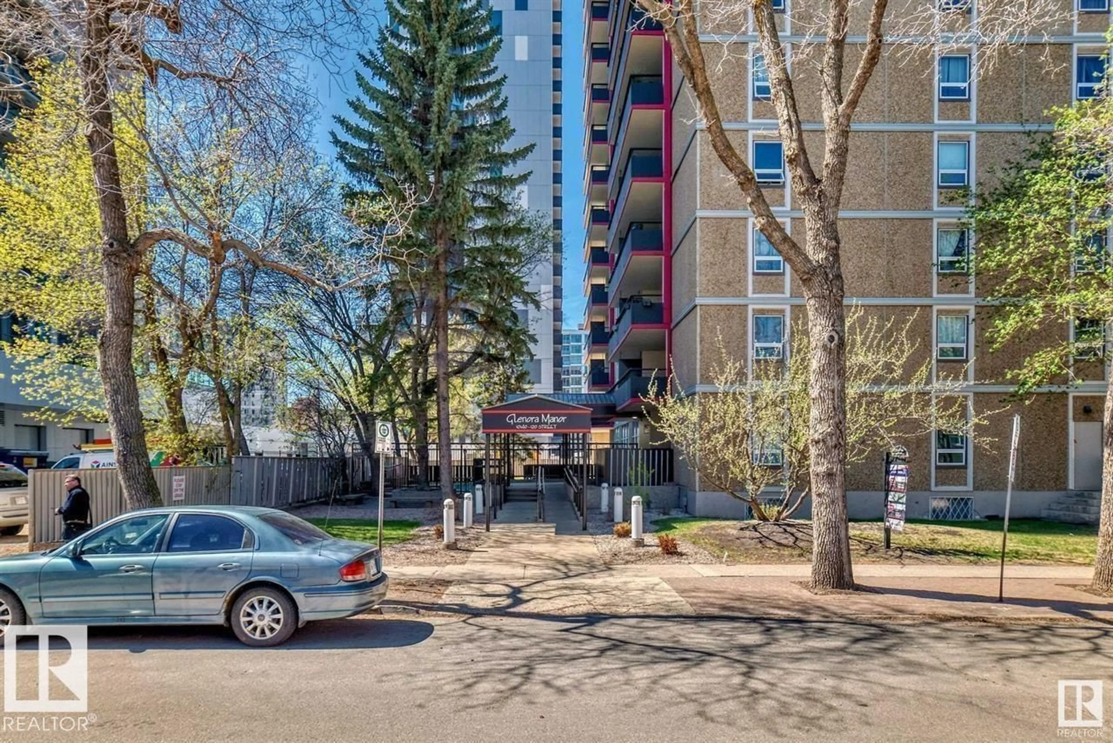 Patio, street for 1207 120 ST, Edmonton Alberta T5K1Z8