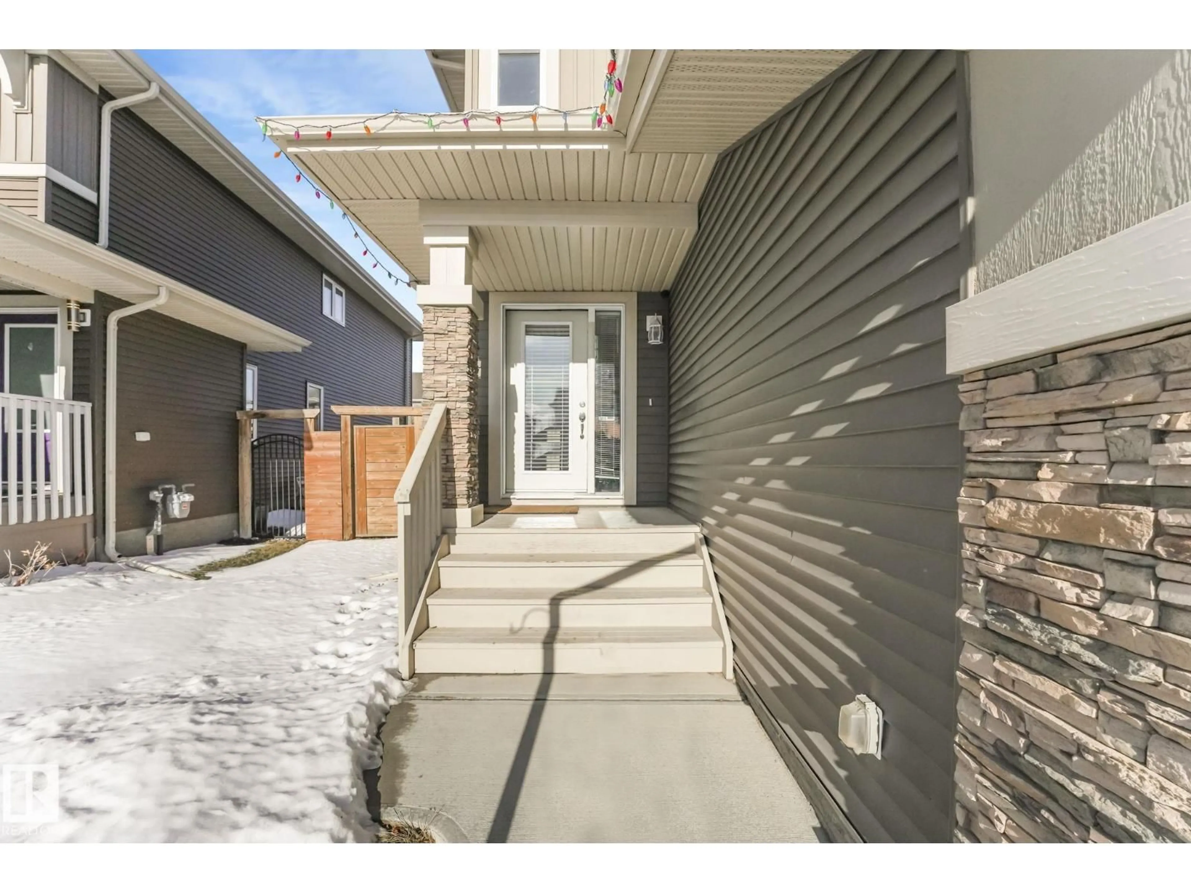 Indoor entryway for 97 JAMES CRES, St. Albert Alberta T8N7S5