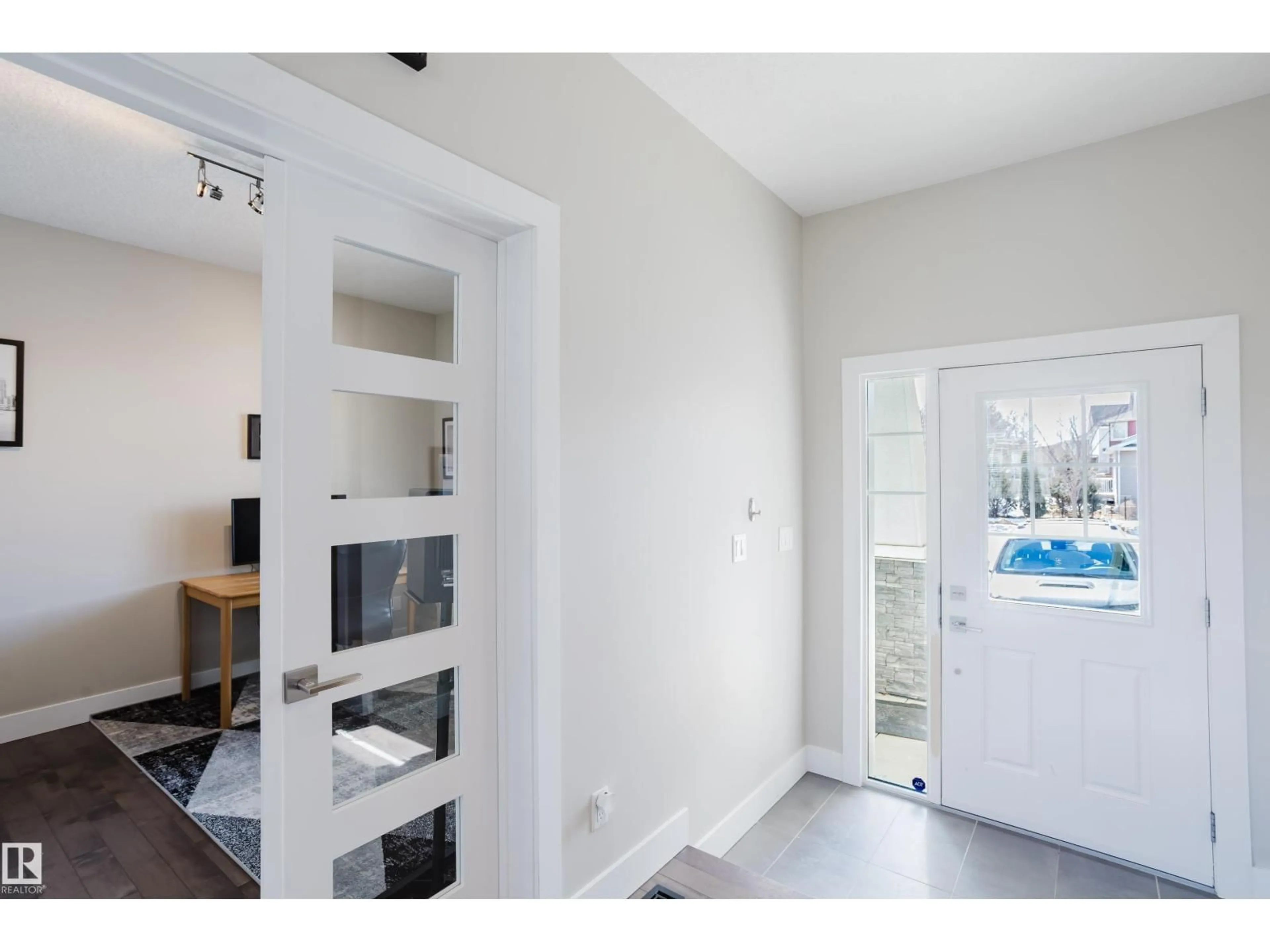 Indoor entryway for 1088 HOPE RD, Edmonton Alberta T6M0G6
