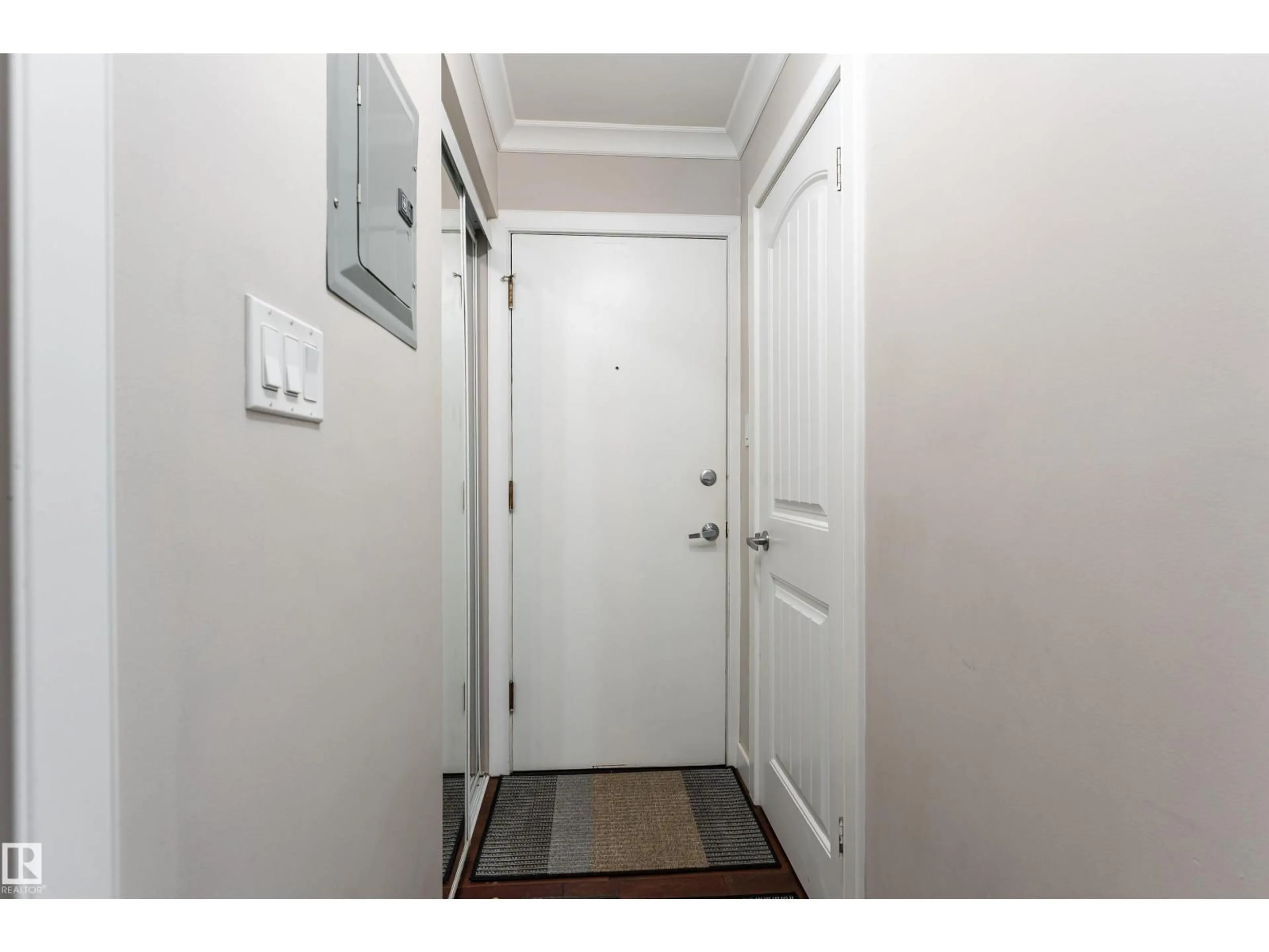 Indoor entryway for #7 - 10525 83 AV, Edmonton Alberta T6E2E1