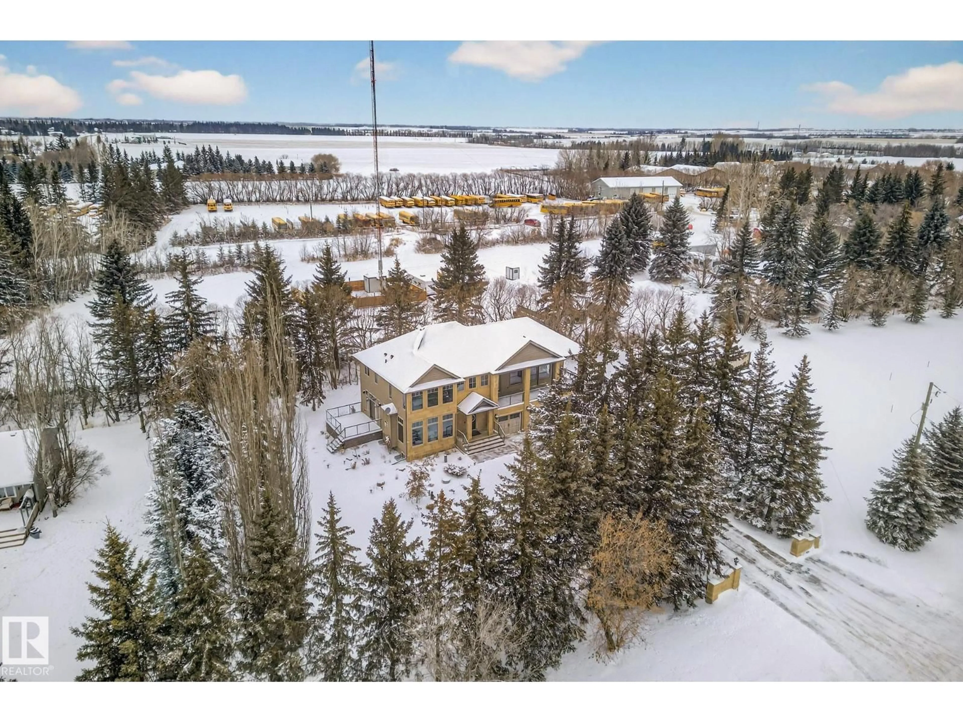 A pic from outside/outdoor area/front of a property/back of a property/a pic from drone, unknown for 26028 MEADOWVIEW DR, Rural Sturgeon County Alberta T8T0K8