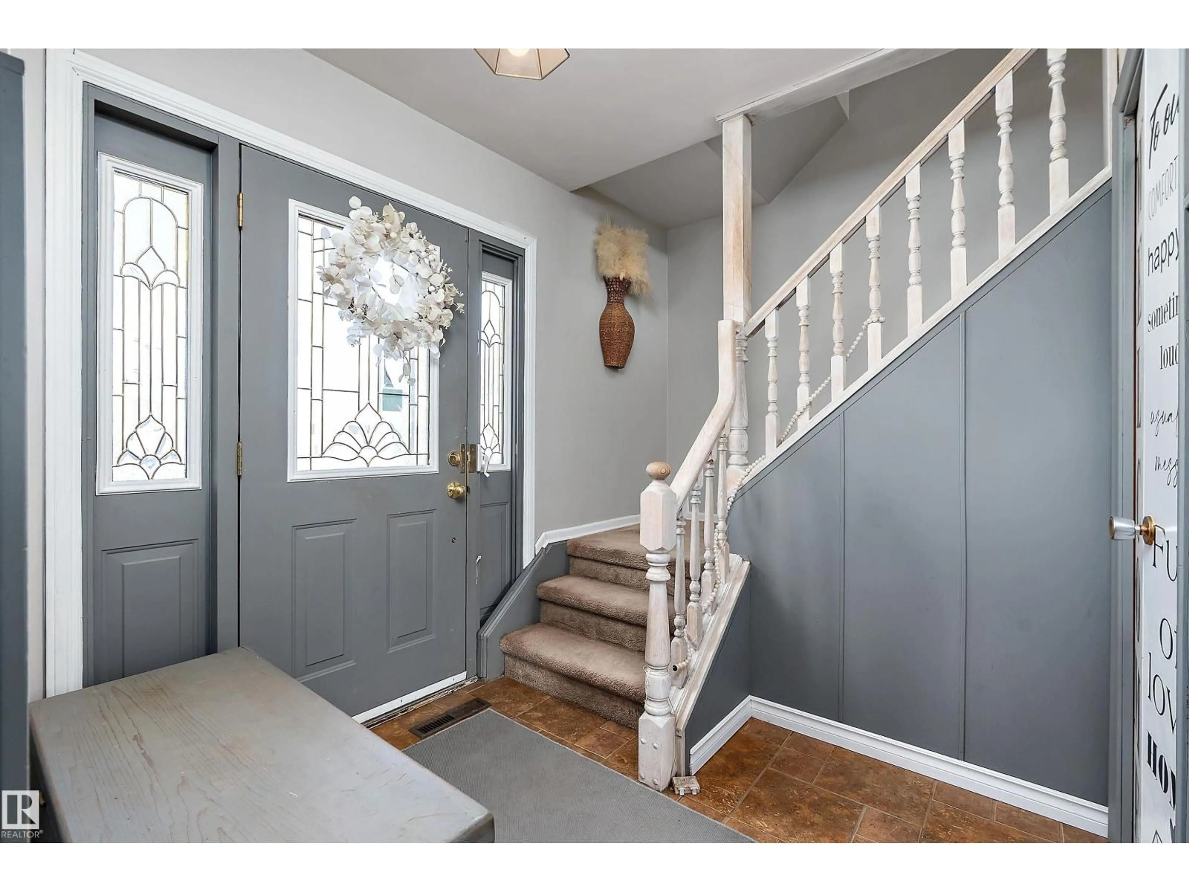 Indoor entryway for 13315 96 ST, Edmonton Alberta T5E4B5