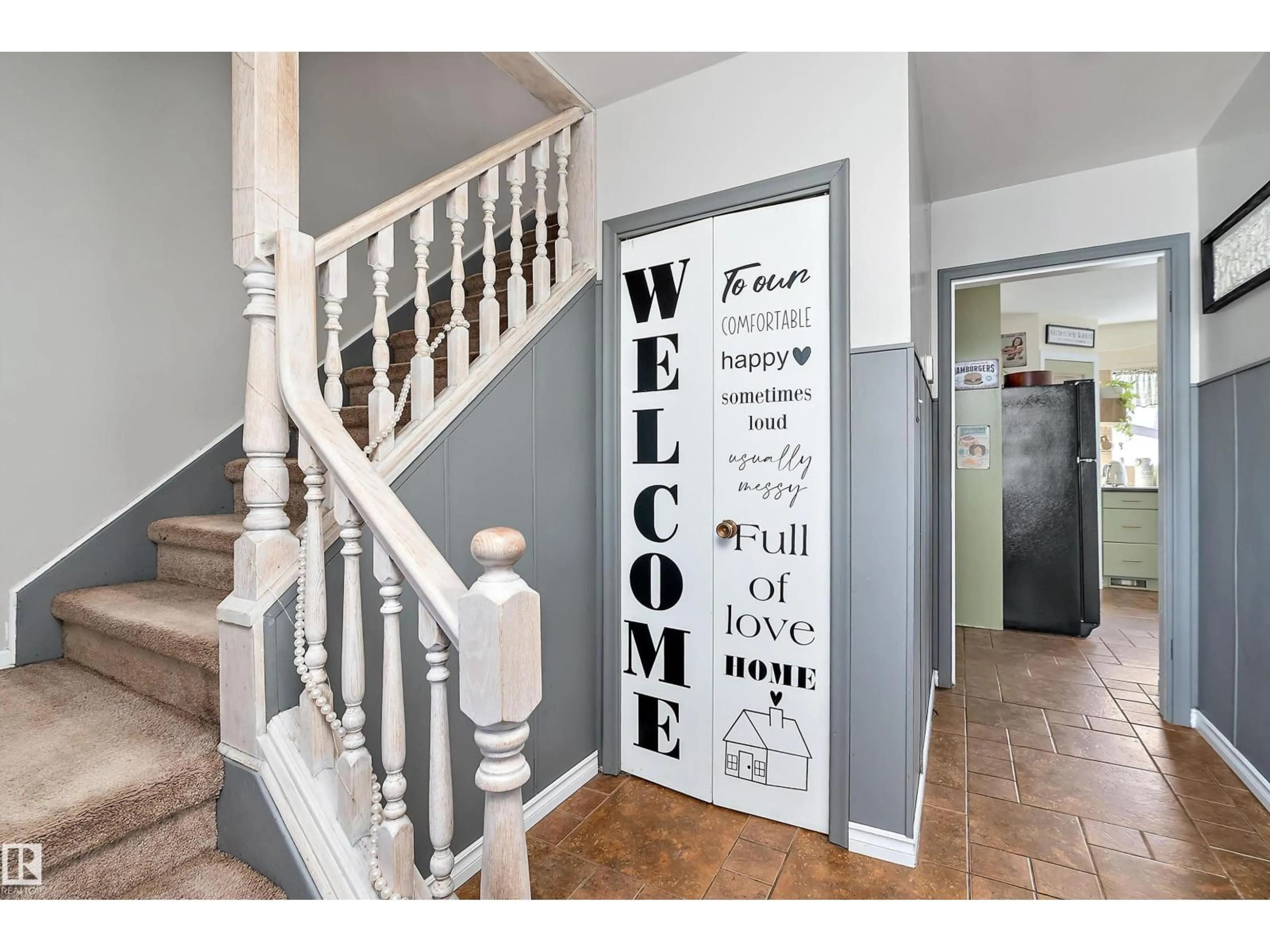 Indoor entryway for 13315 96 ST, Edmonton Alberta T5E4B5