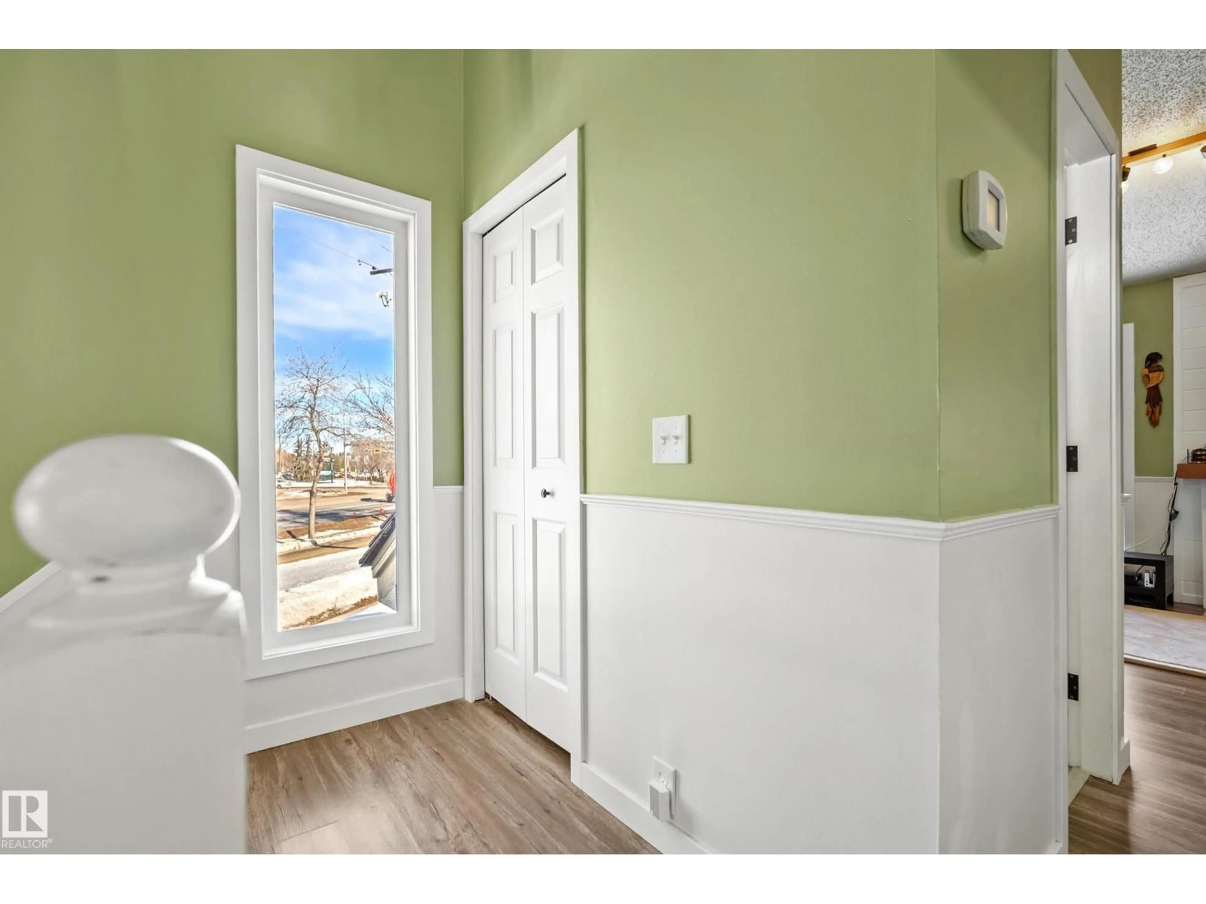 Indoor entryway for #36 - 1440 SHERWOOD DR, Sherwood Park Alberta T8A4W3