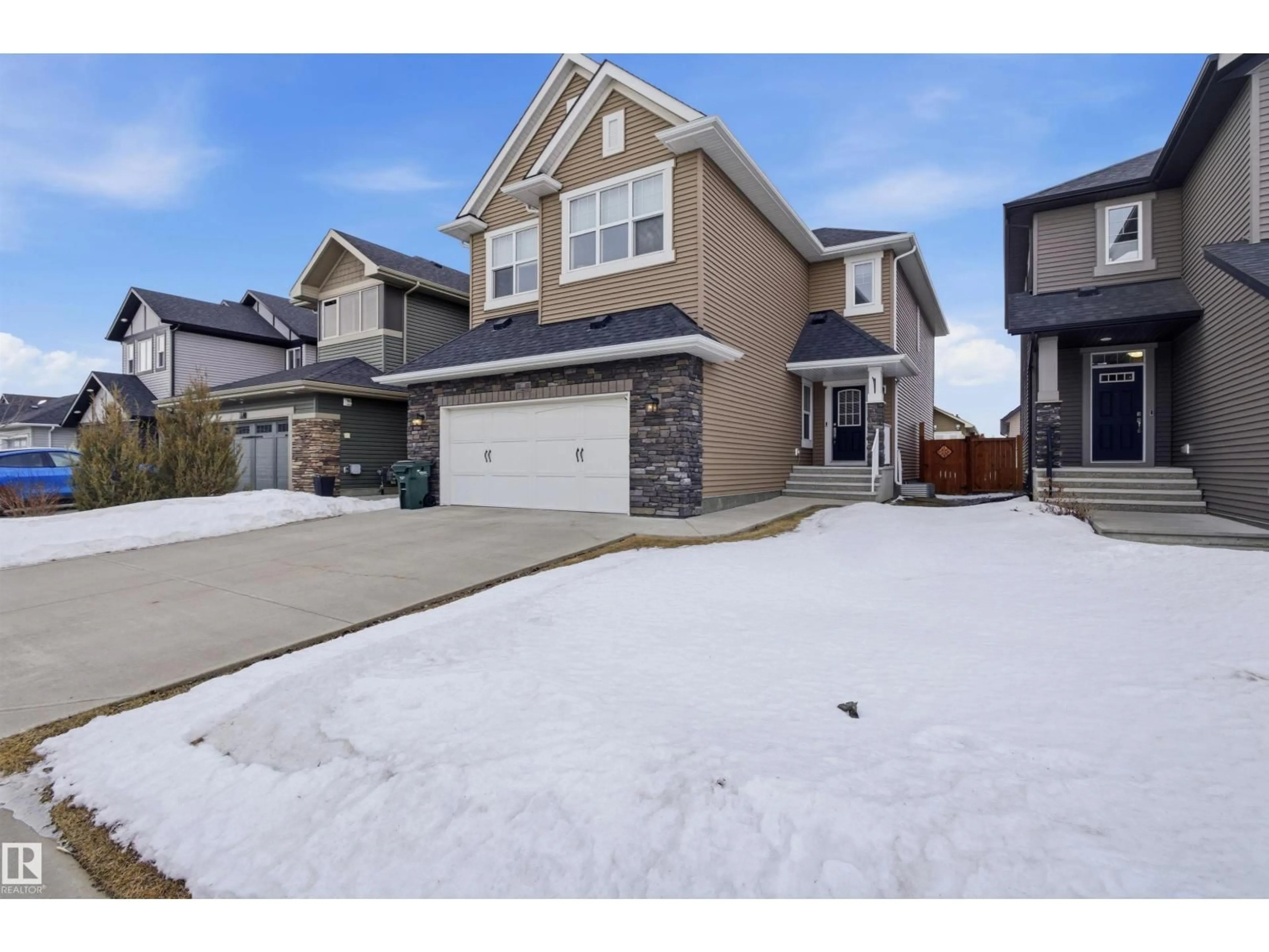 A pic from outside/outdoor area/front of a property/back of a property/a pic from drone, street for 101 ALDRIDGE CR, Sherwood Park Alberta T8H0Y2