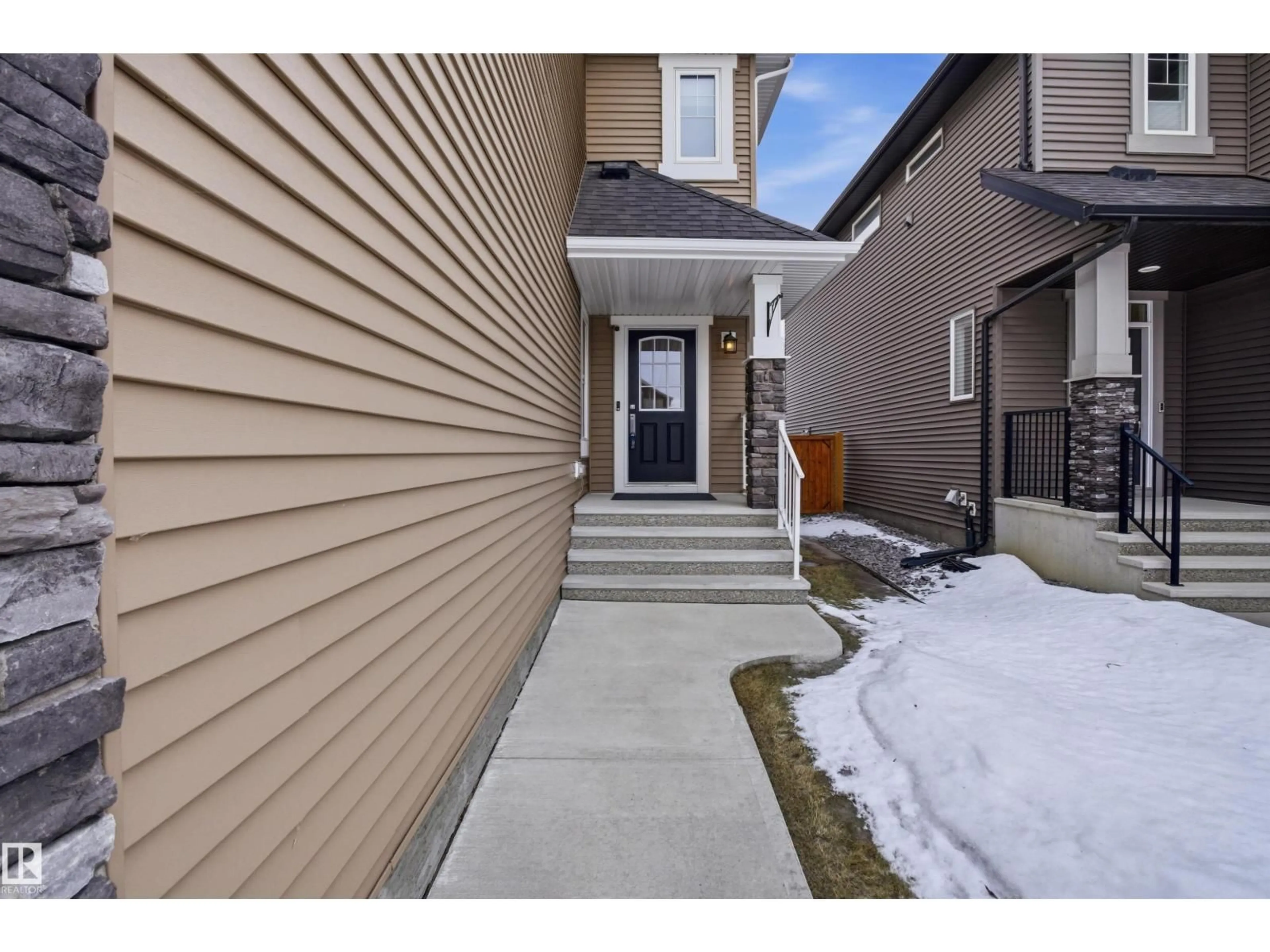 Indoor entryway for 101 ALDRIDGE CR, Sherwood Park Alberta T8H0Y2
