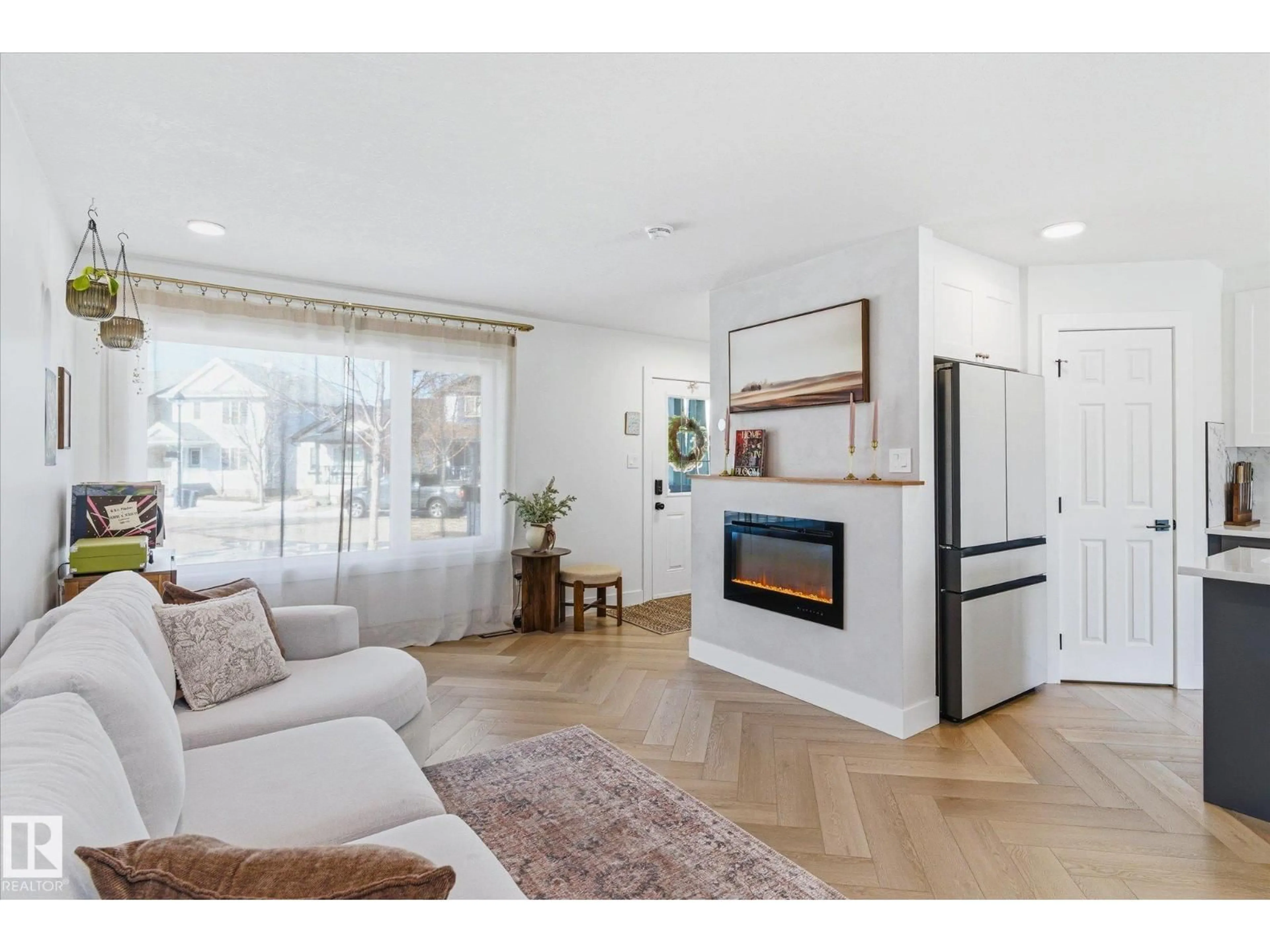 Living room with furniture, wood/laminate floor for 5521 STEVENS CR, Edmonton Alberta T6R3R4