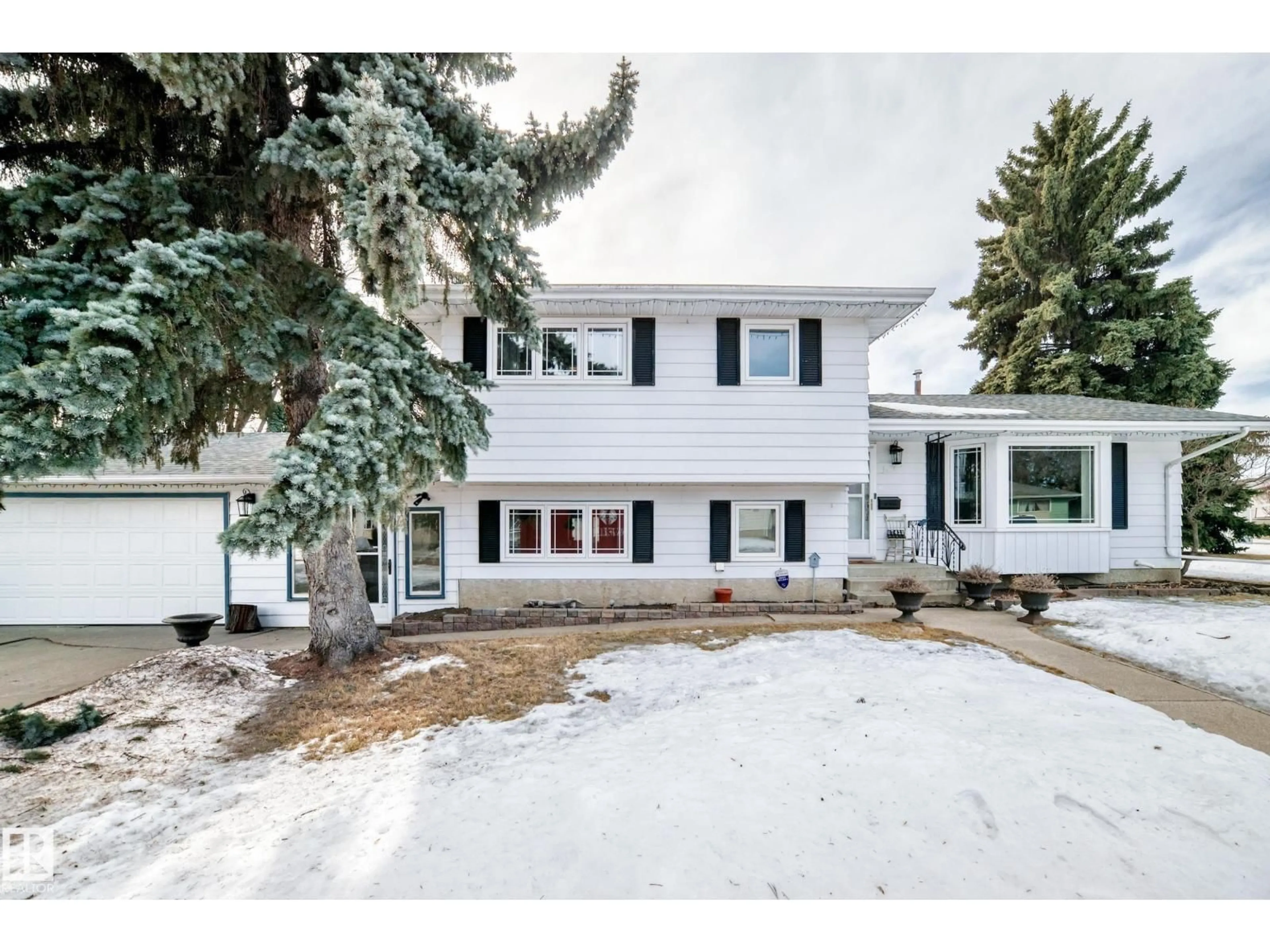 A pic from outside/outdoor area/front of a property/back of a property/a pic from drone, street for 17427 78 AV, Edmonton Alberta T5T0A9