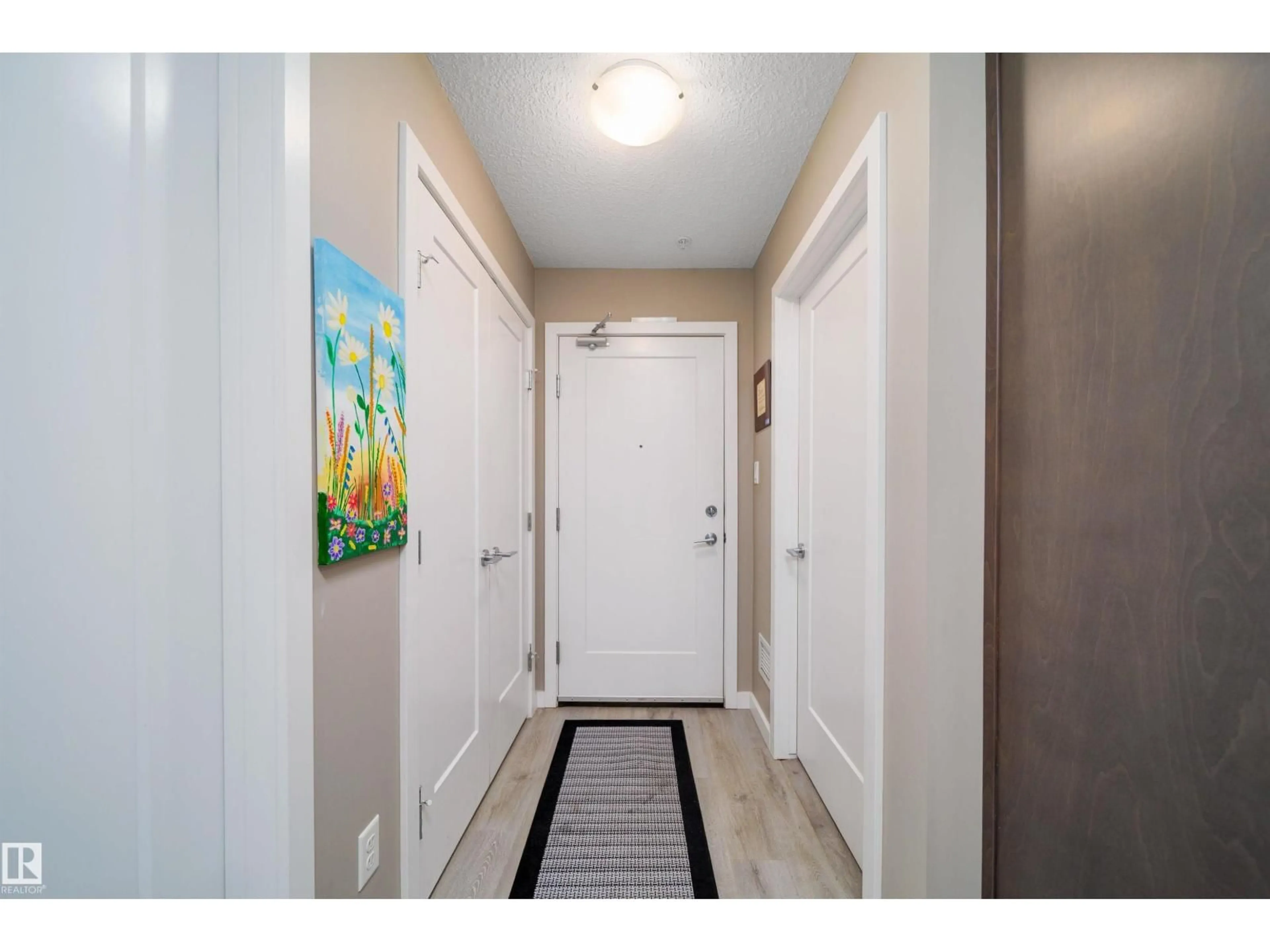 Indoor entryway for 5504 - 125 SCHONSEE DR, Edmonton Alberta T5Z0N9