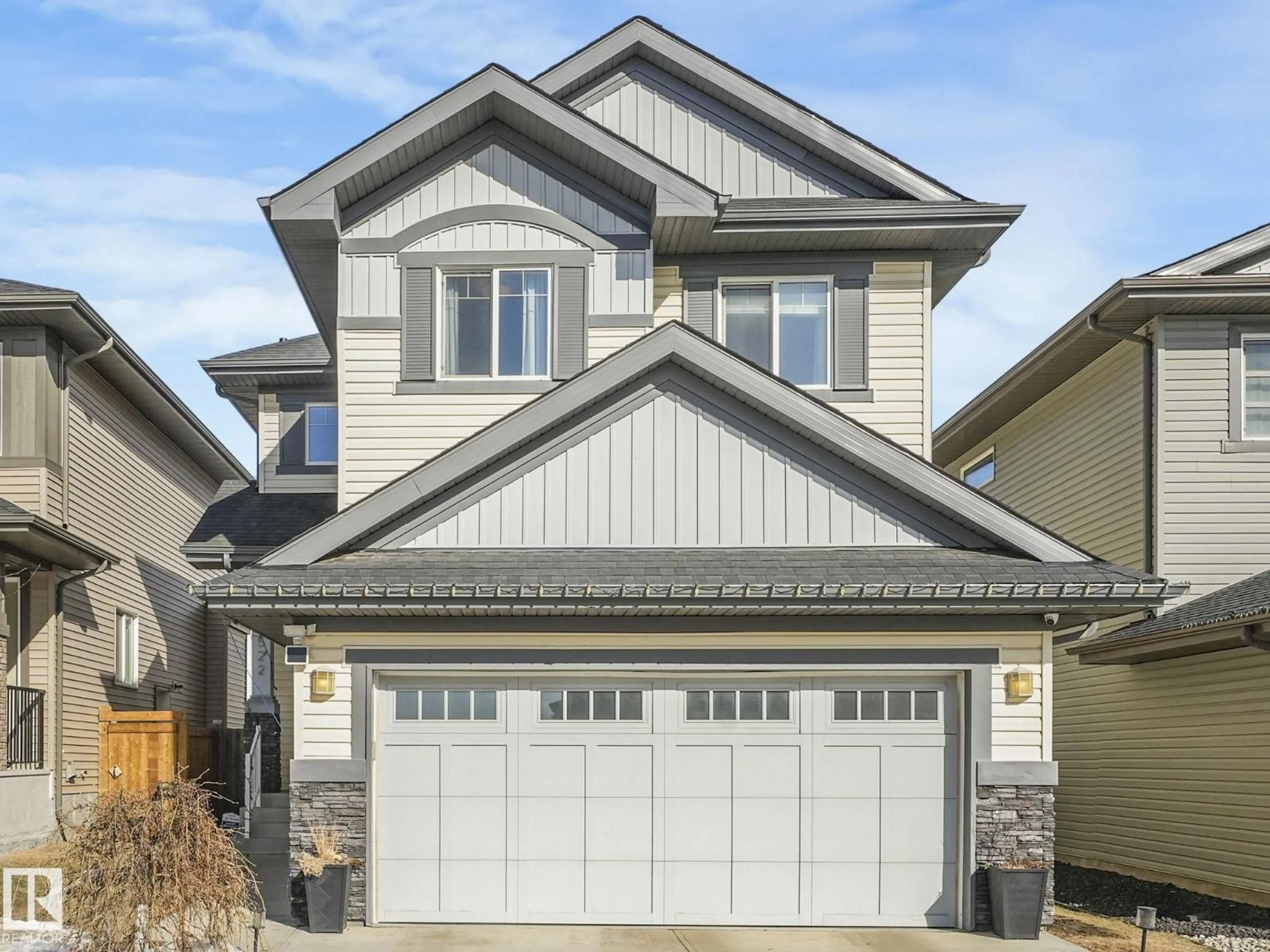 Home with vinyl exterior material, street for 22522 98A AV, Edmonton Alberta T5T7C1