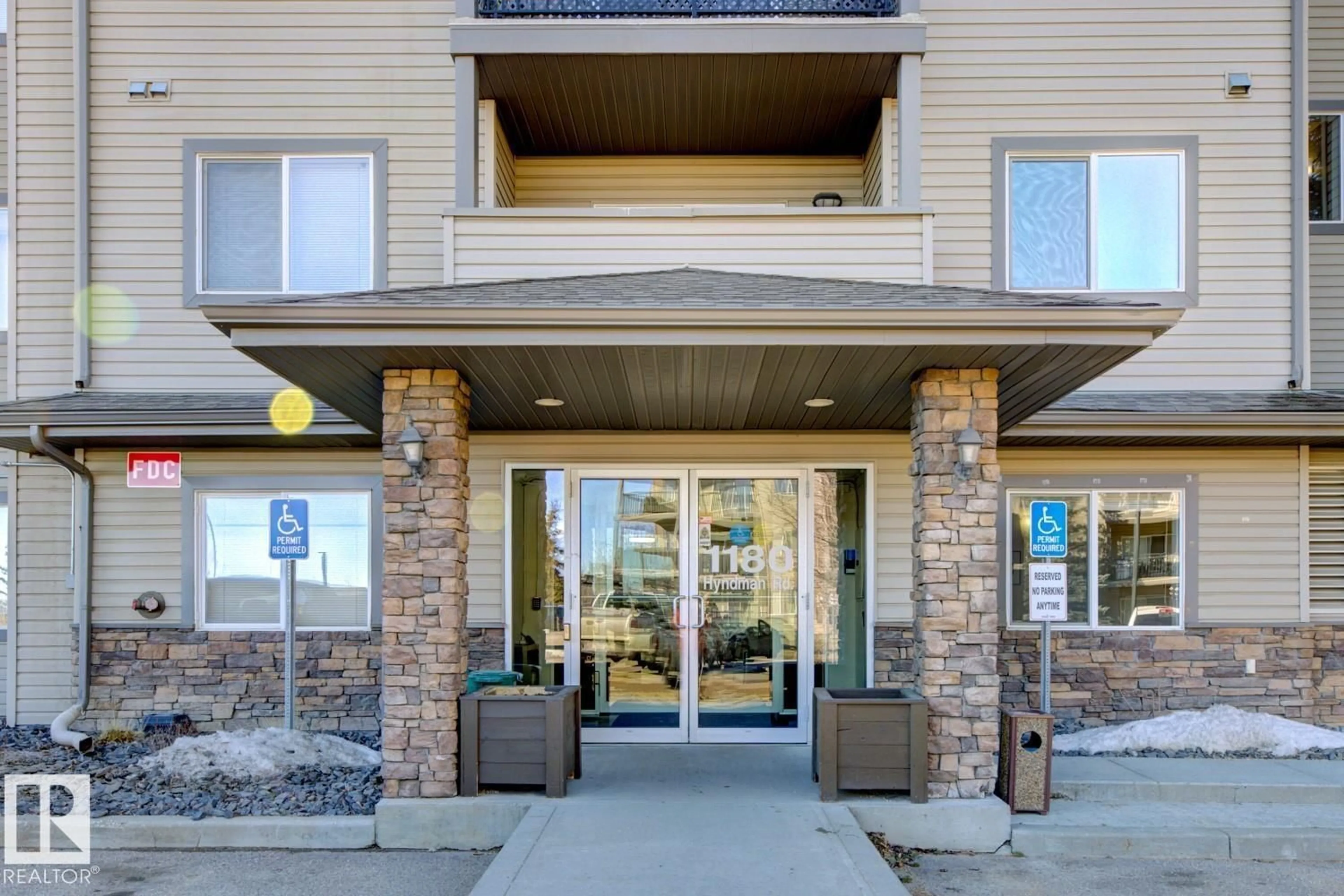 Indoor foyer for 1180 - 420 HYNDMAN RD, Edmonton Alberta T5A0P8