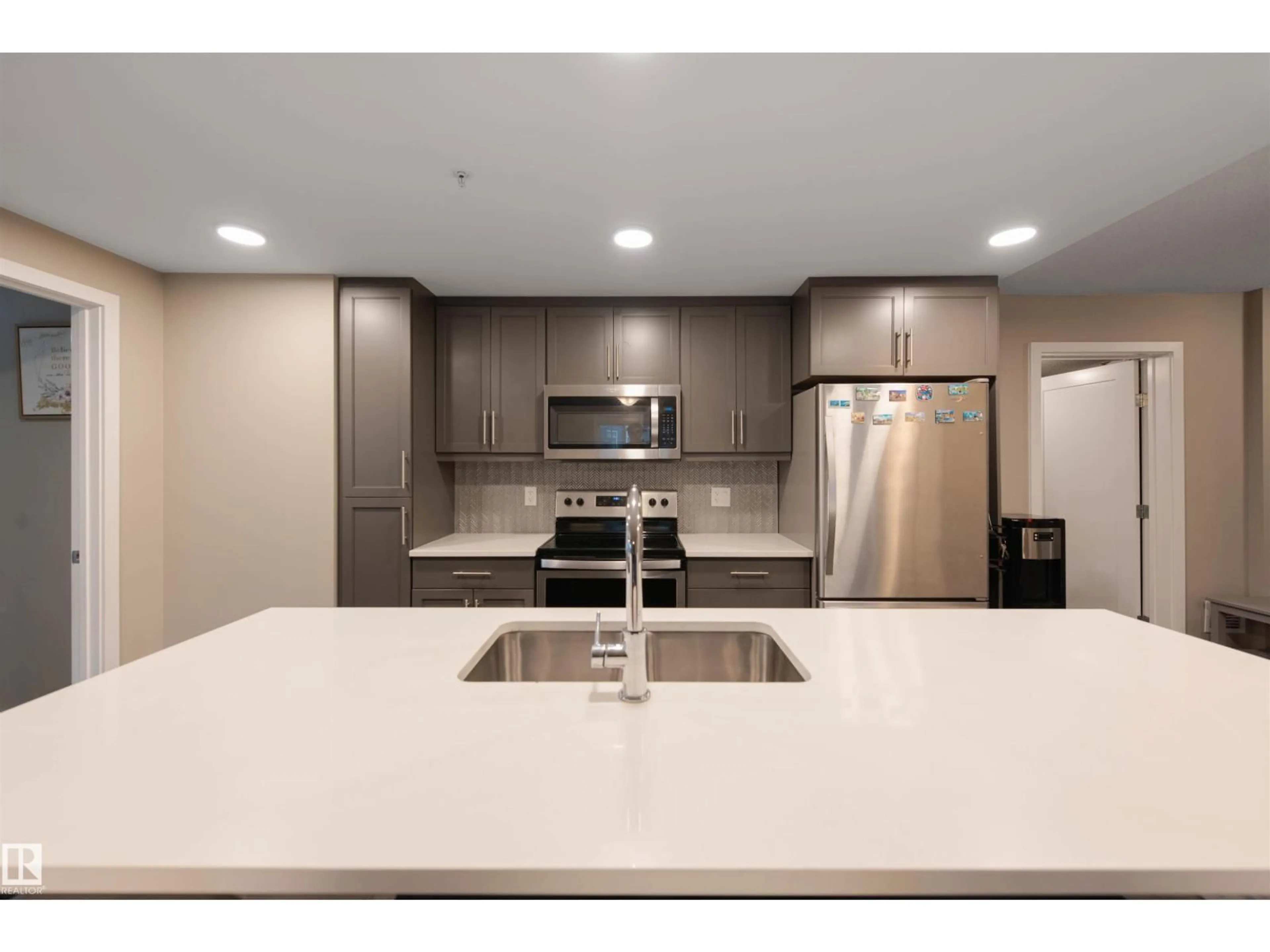 Standard kitchen, unknown for 5504 - 121 SCHONSEE DR, Edmonton Alberta T5Z0N9