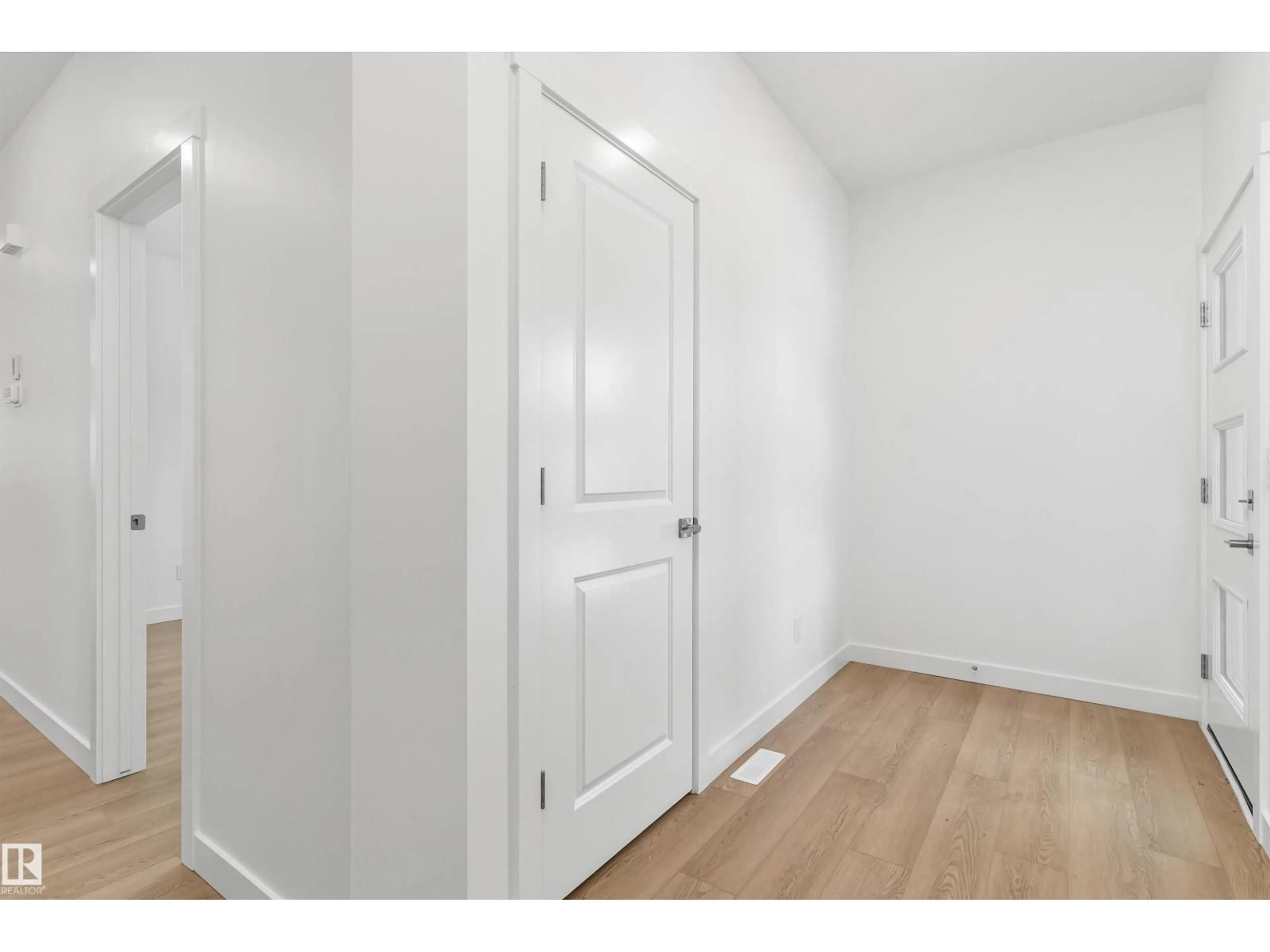 Indoor entryway for NW - 2209 194A ST, Edmonton Alberta T6M3J3