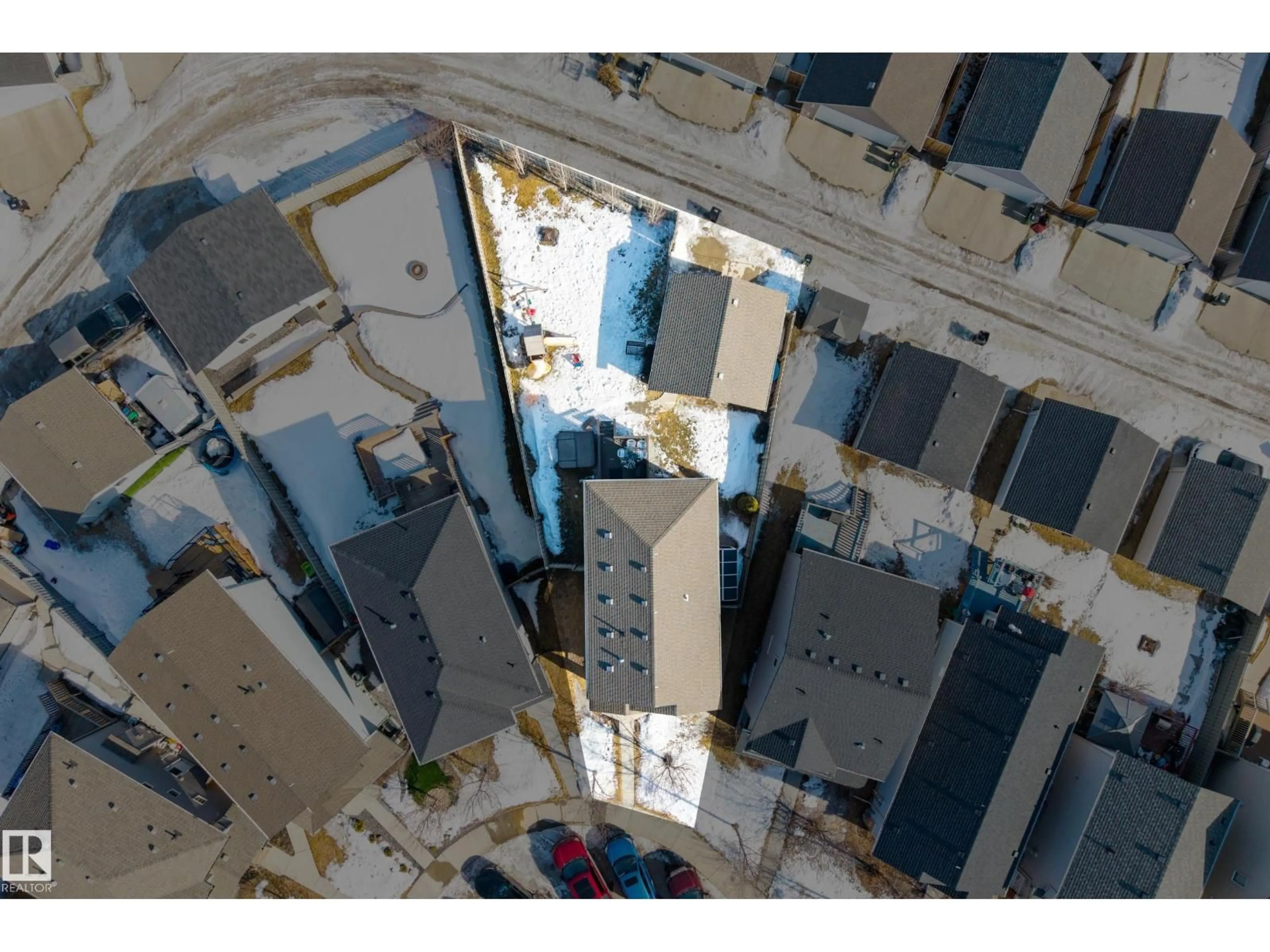 A pic from outside/outdoor area/front of a property/back of a property/a pic from drone, unknown for 7074 CARDINAL WY, Edmonton Alberta T6W1Y8