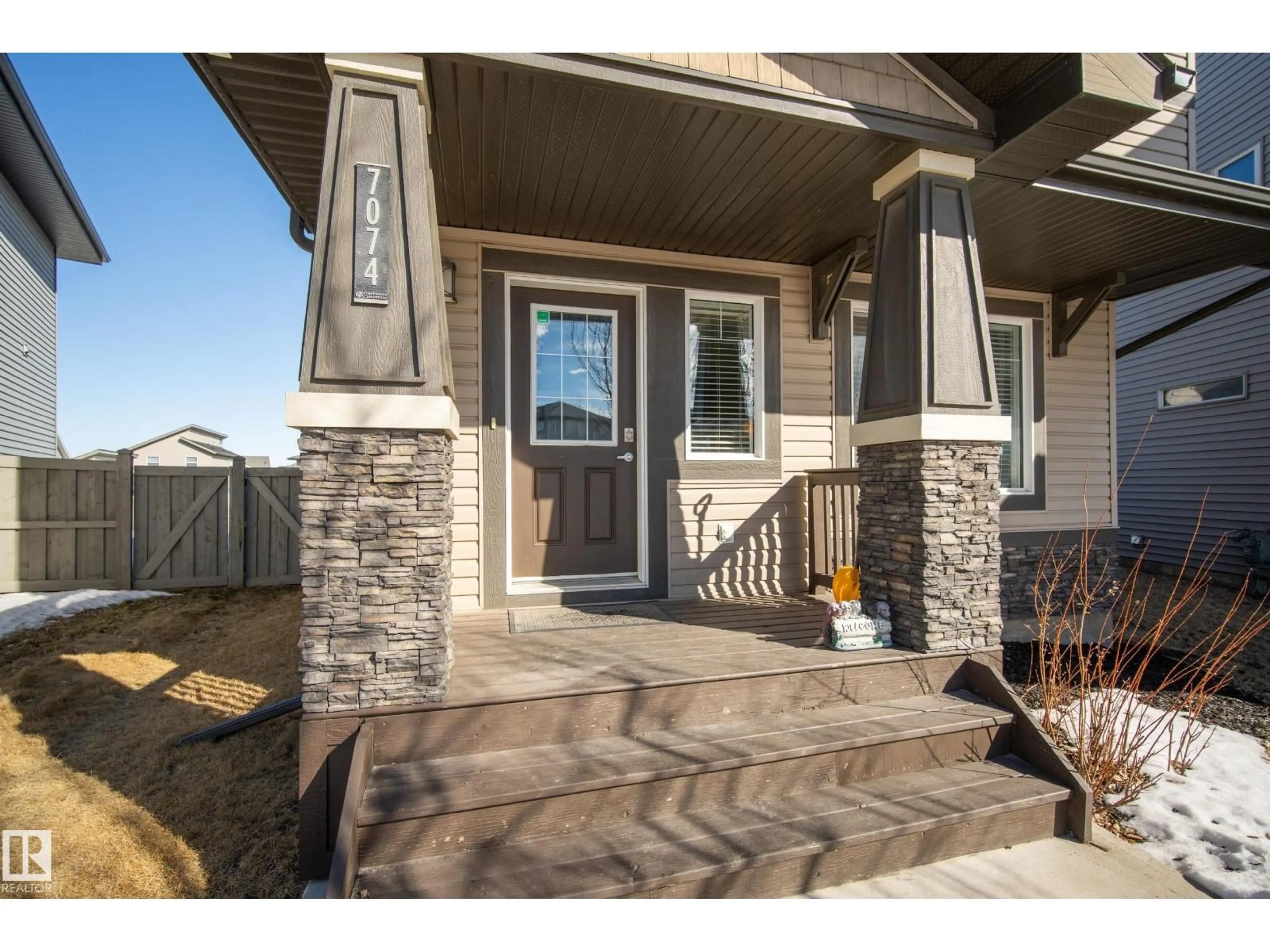 Indoor entryway for 7074 CARDINAL WY, Edmonton Alberta T6W1Y8