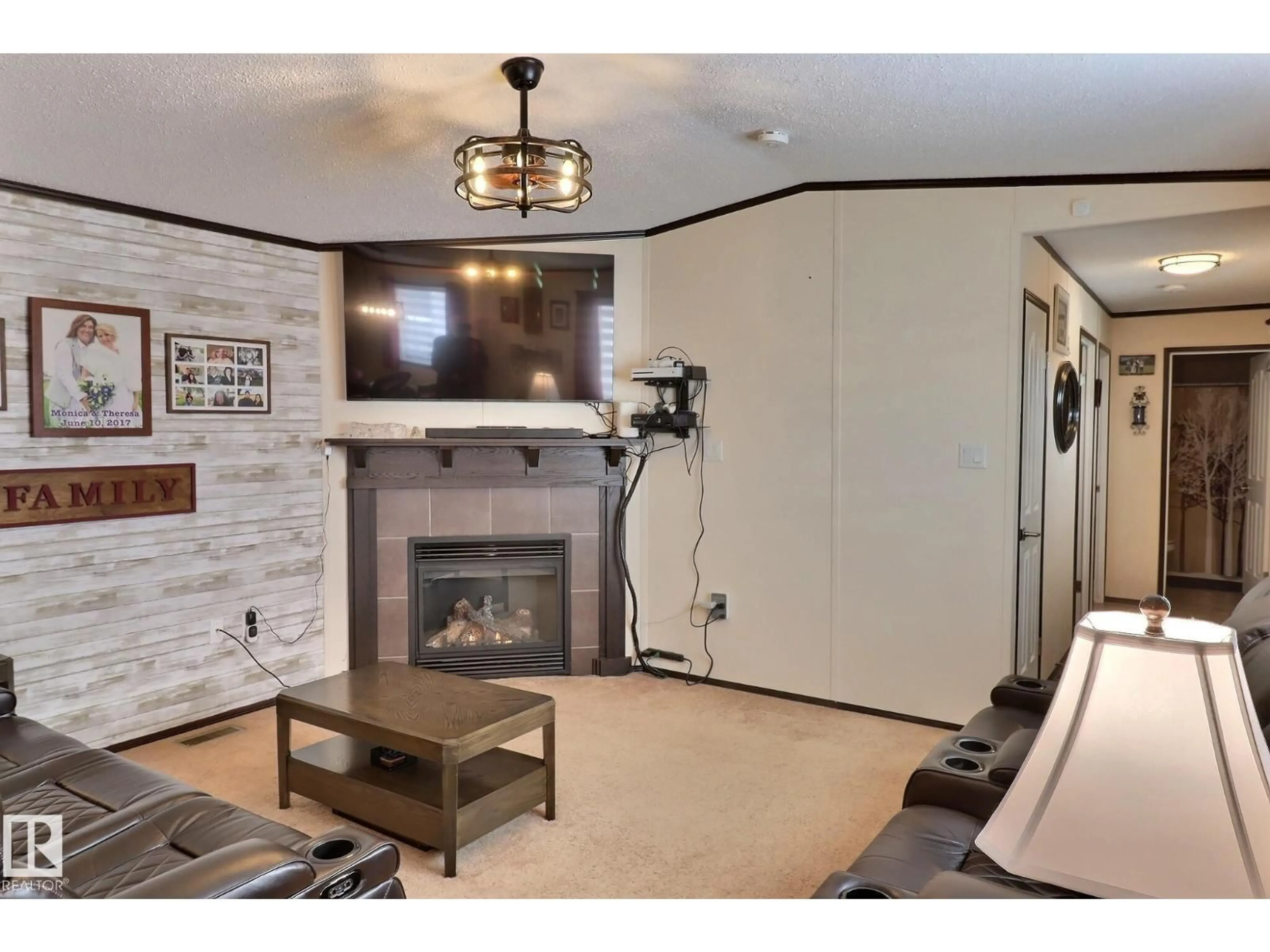 Home theater for 307 EVERGREEN PA, Edmonton Alberta T5Y4M2