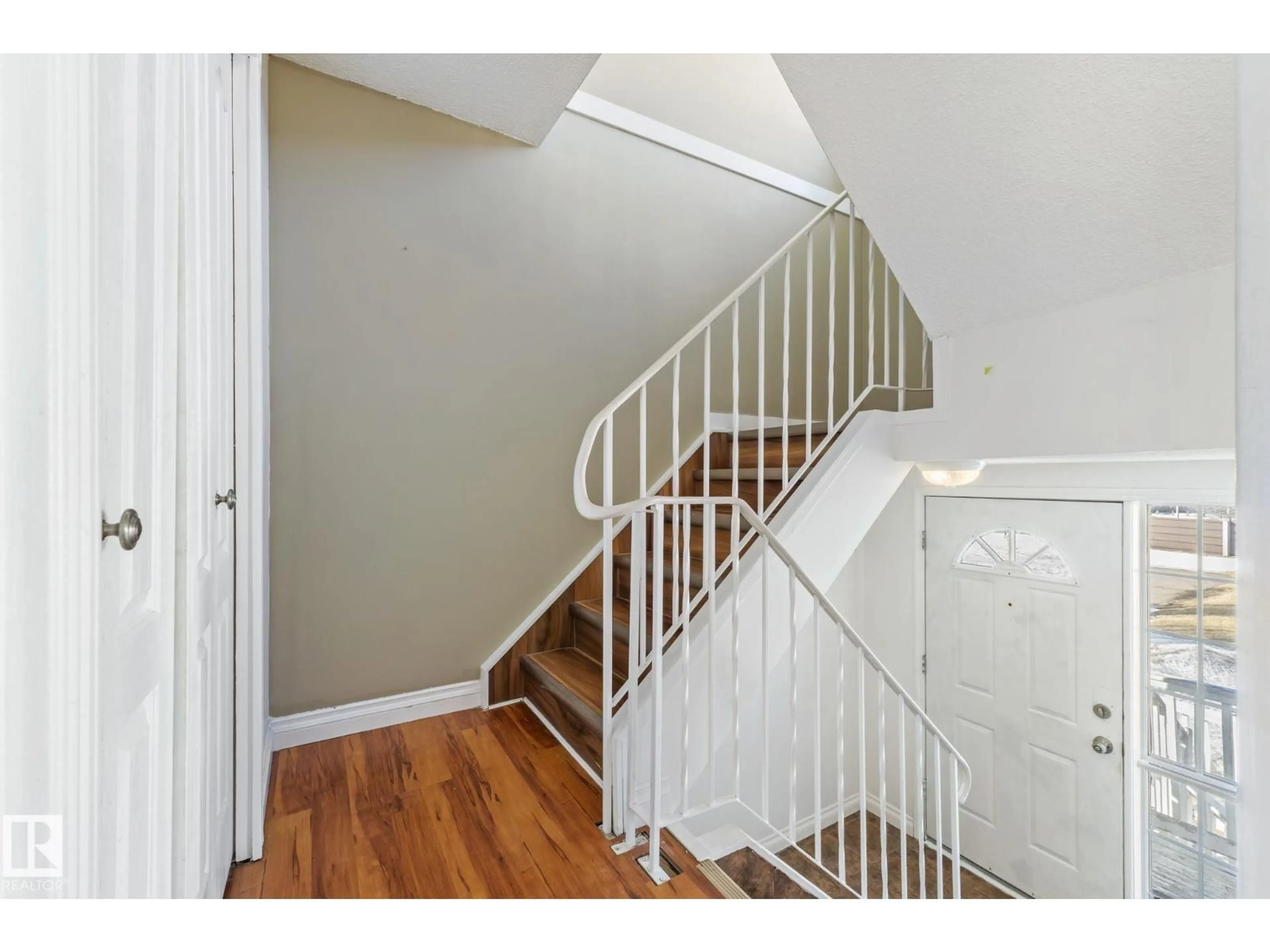 Stairs for 4927 19 AV, Edmonton Alberta T6L7C1