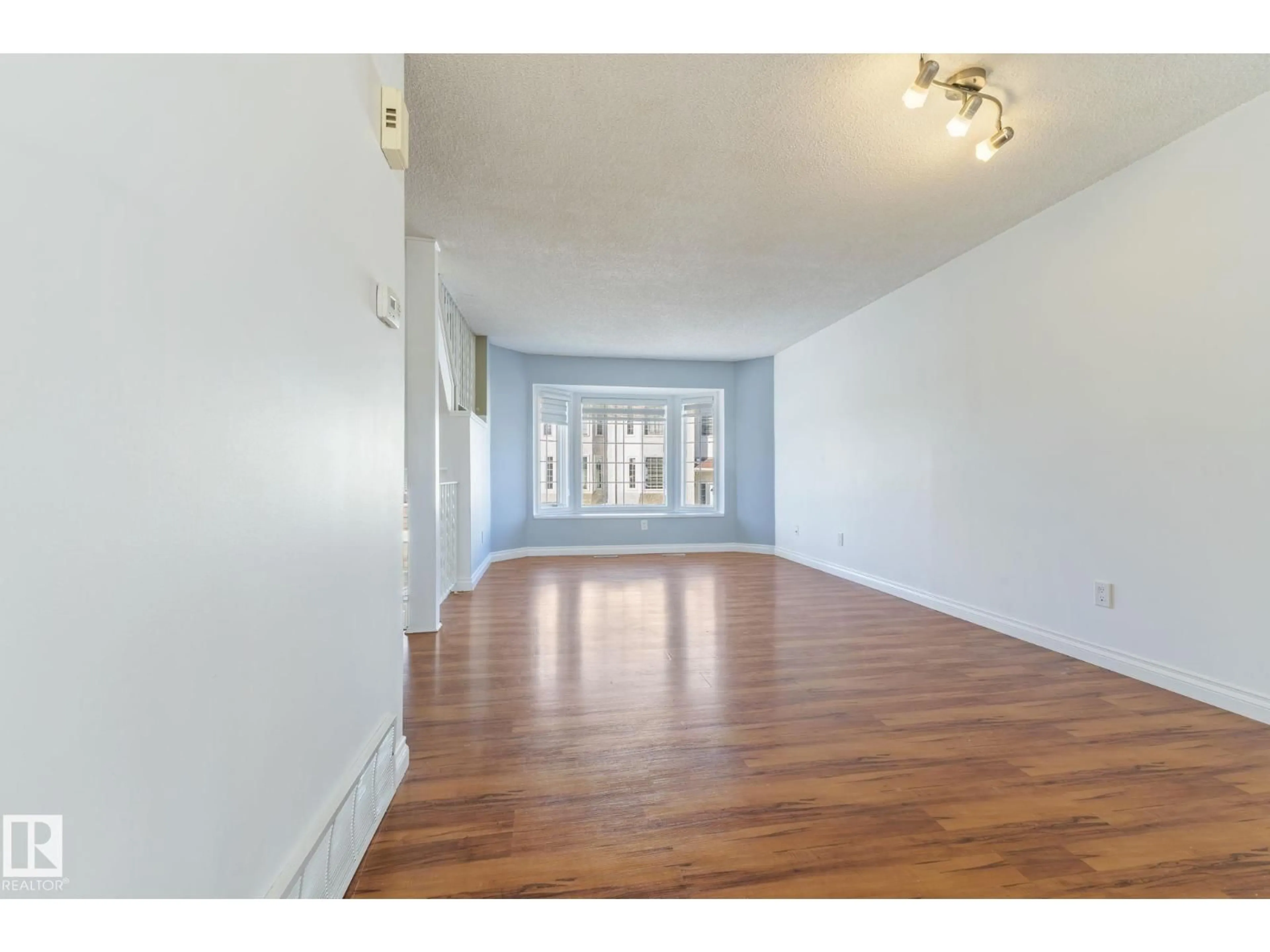 A pic of a room for 4927 19 AV, Edmonton Alberta T6L7C1