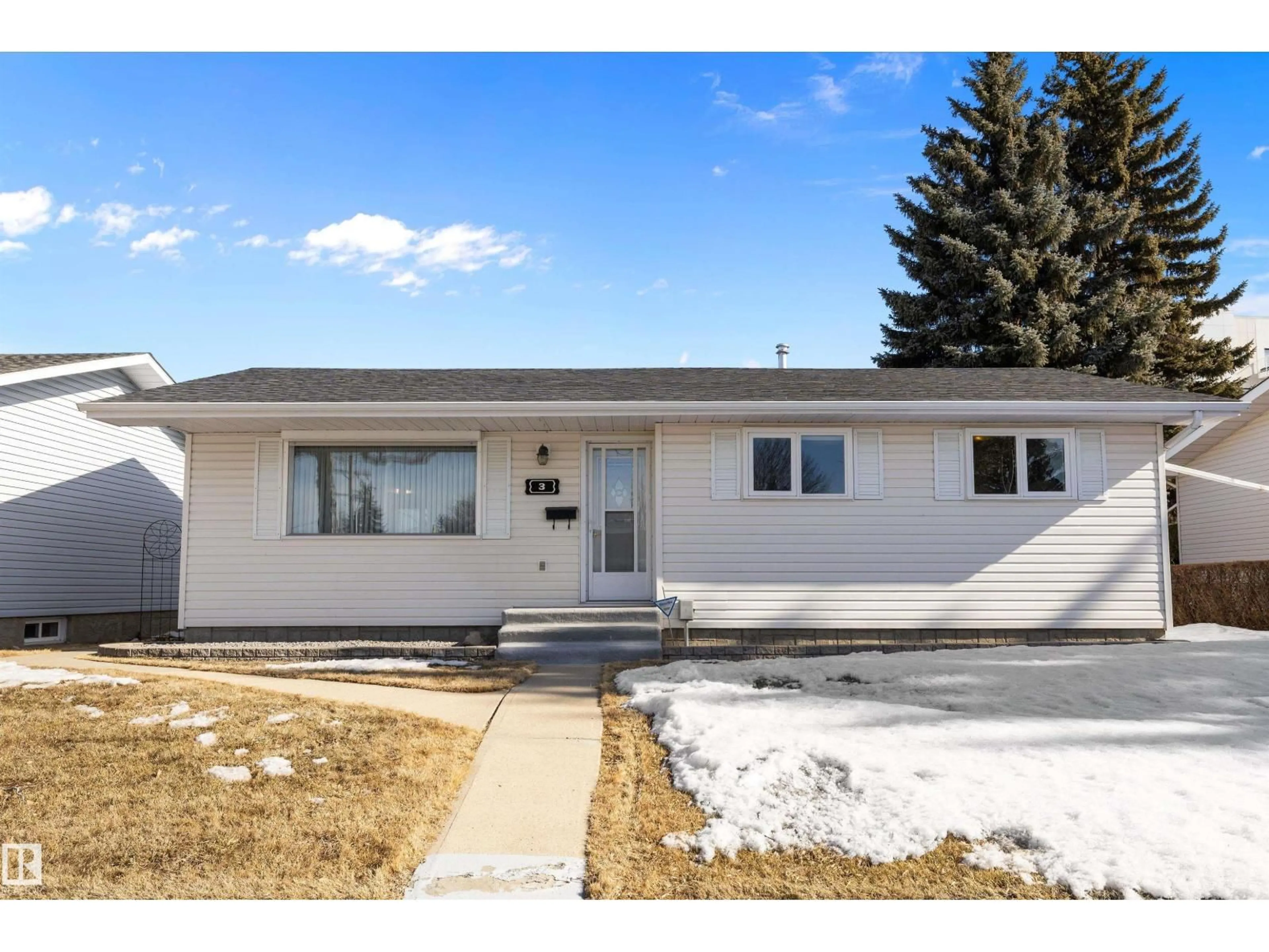 Home with vinyl exterior material, street for 3 CAYUGA ST, Leduc Alberta T9E4N8