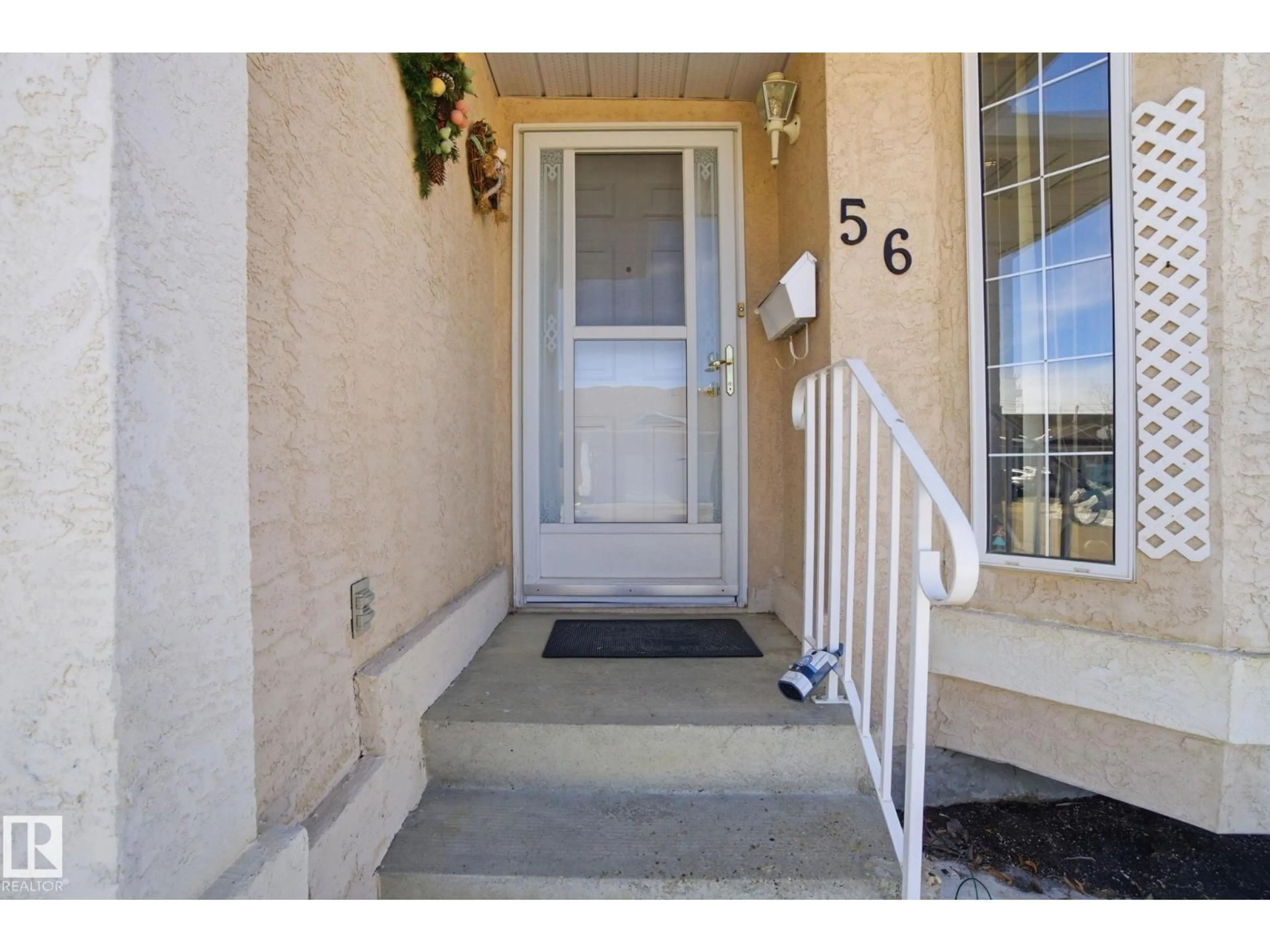 Indoor entryway for 13320 - 56 124 ST, Edmonton Alberta T5L5B7