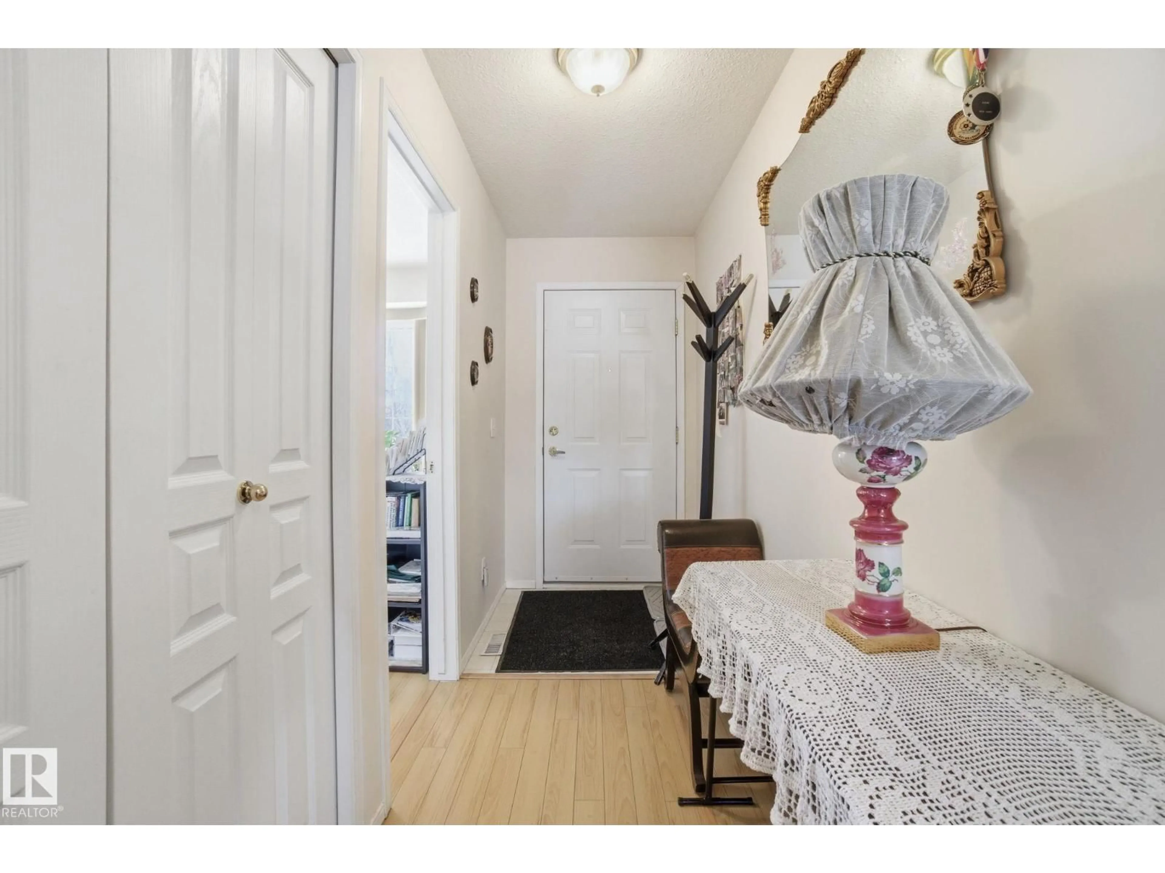 Indoor entryway for 13320 - 56 124 ST, Edmonton Alberta T5L5B7