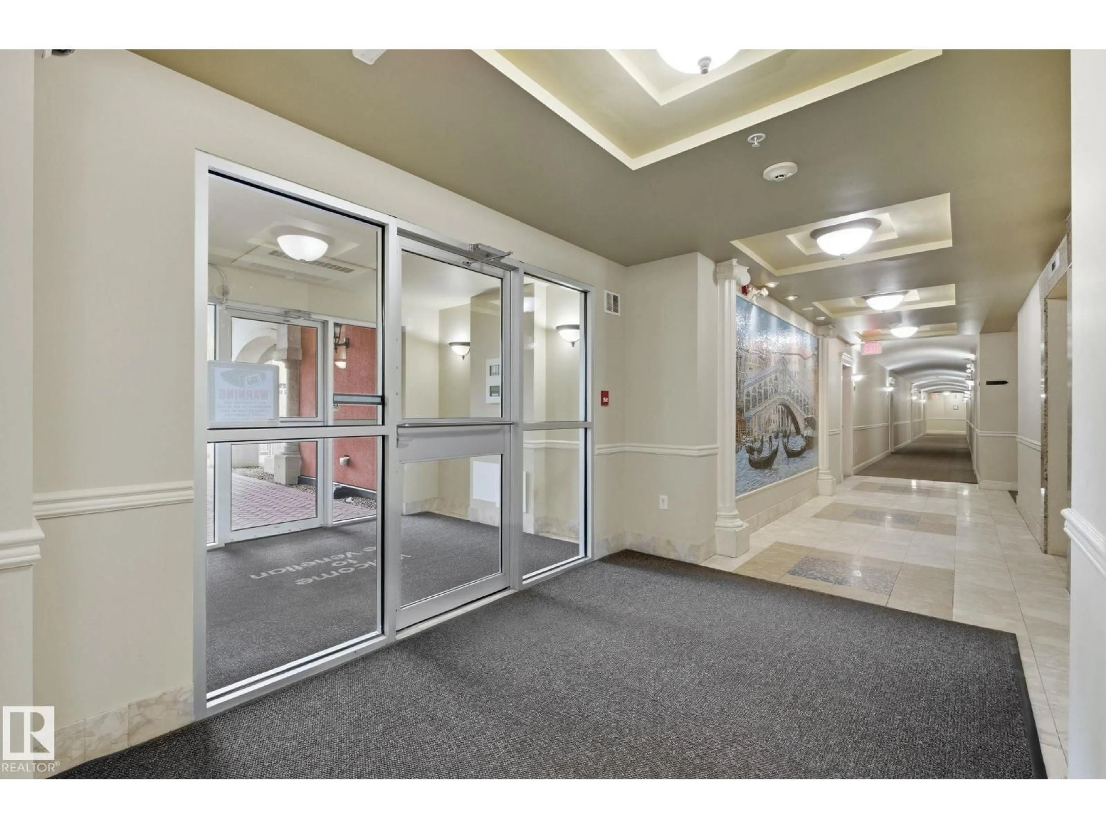 Indoor foyer for #406 - 10333 112 STREET, Edmonton Alberta T5K0B4