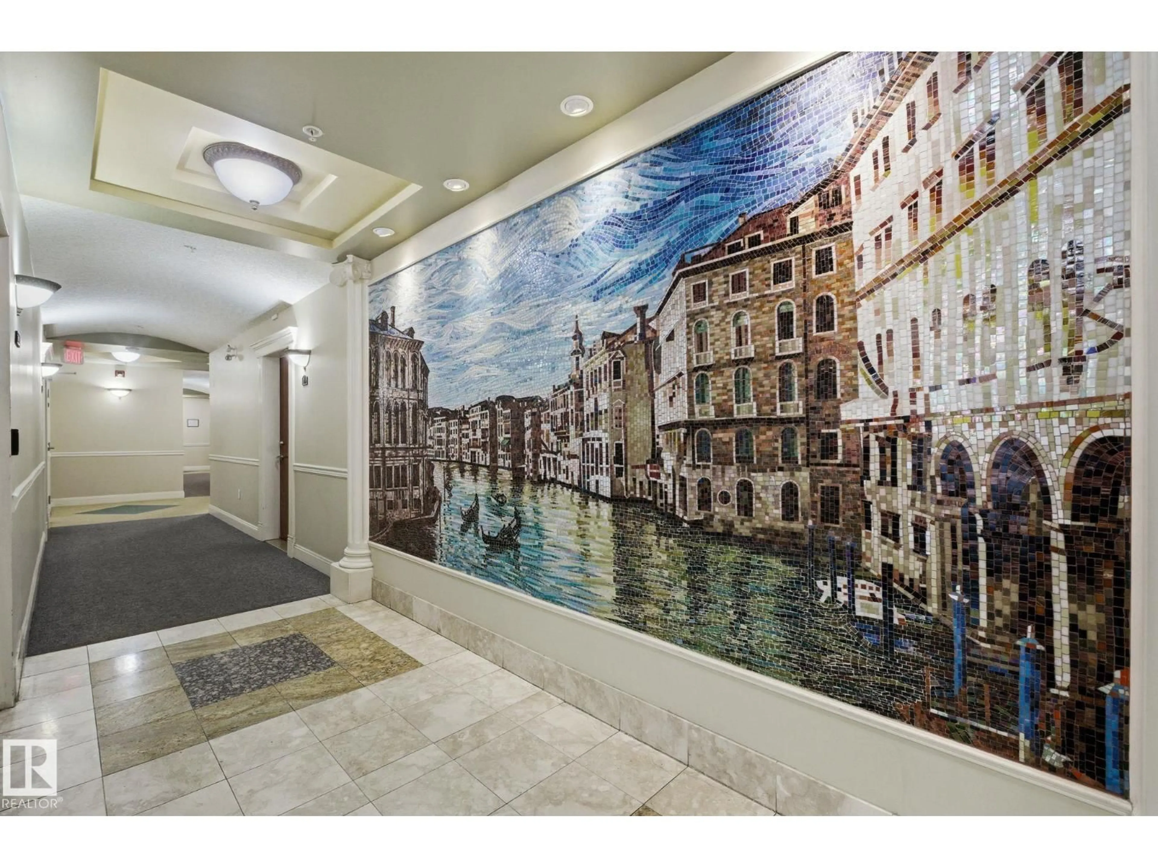 Indoor foyer for #406 - 10333 112 STREET, Edmonton Alberta T5K0B4