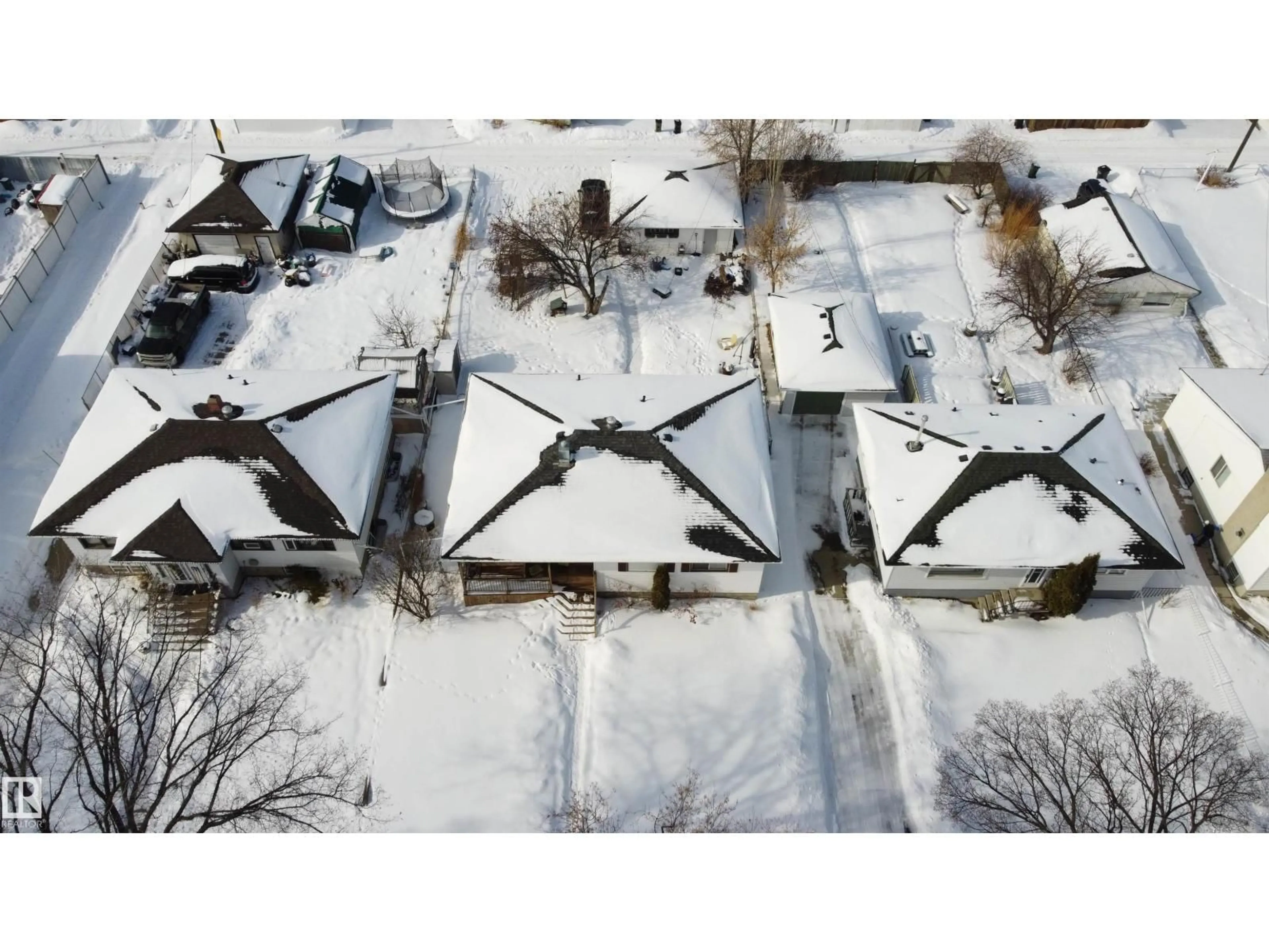 A pic from outside/outdoor area/front of a property/back of a property/a pic from drone, street for NW - 12124 128 ST, Edmonton Alberta T5L1C3