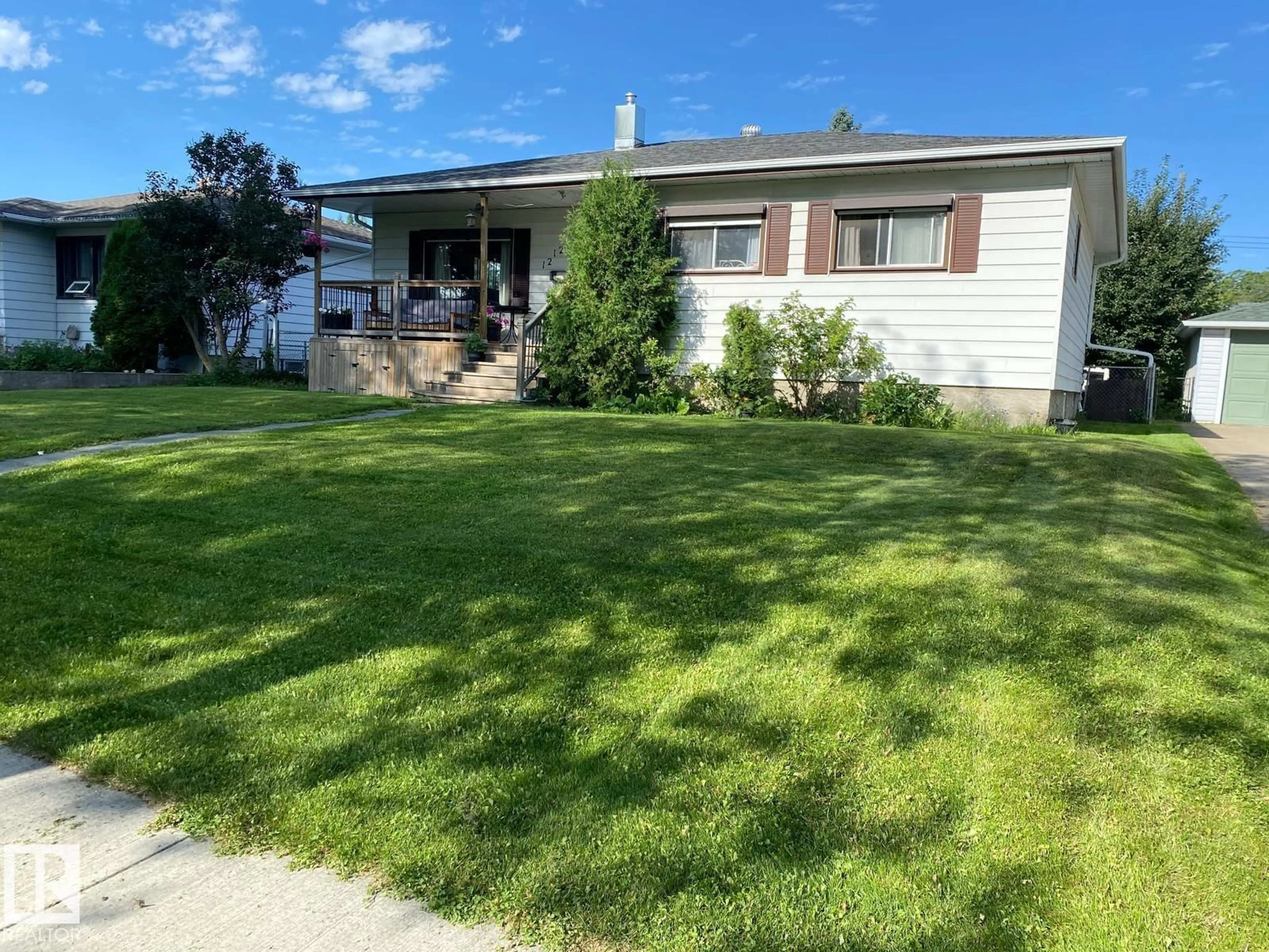 A pic from outside/outdoor area/front of a property/back of a property/a pic from drone, street for NW - 12124 128 ST, Edmonton Alberta T5L1C3