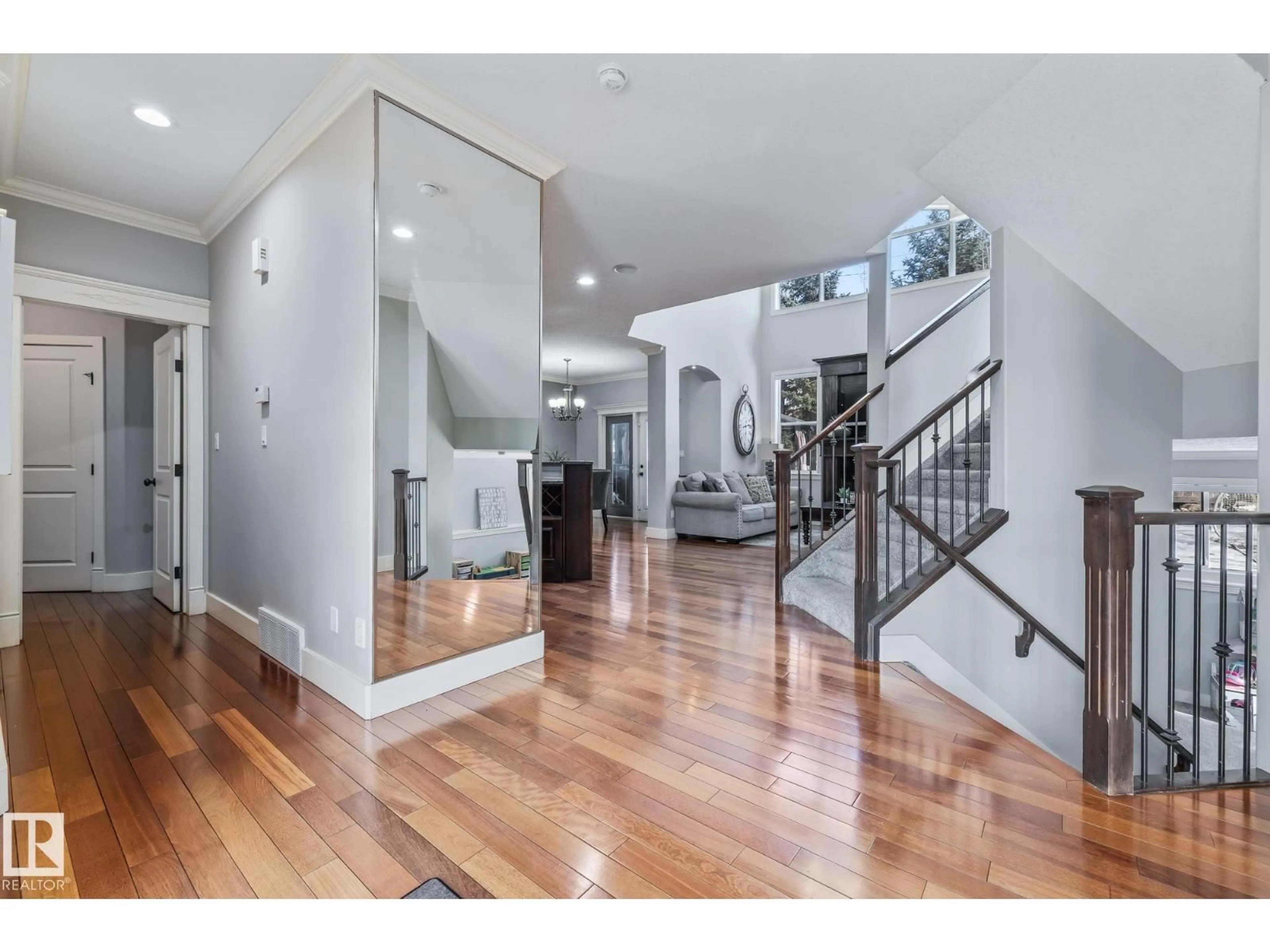 Indoor entryway for 727 107A ST, Edmonton Alberta T6W1G4