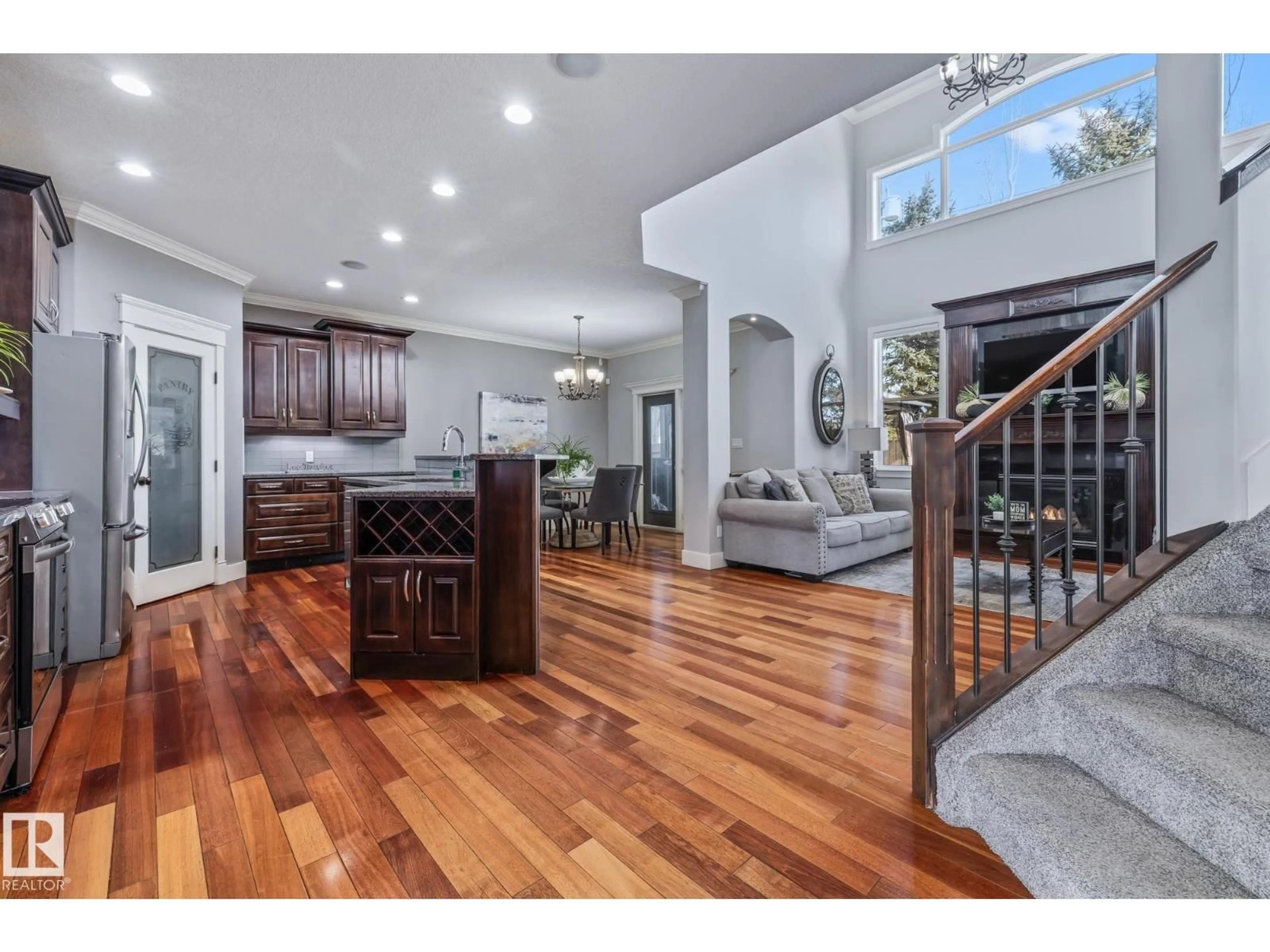 Unknown for 727 107A ST, Edmonton Alberta T6W1G4