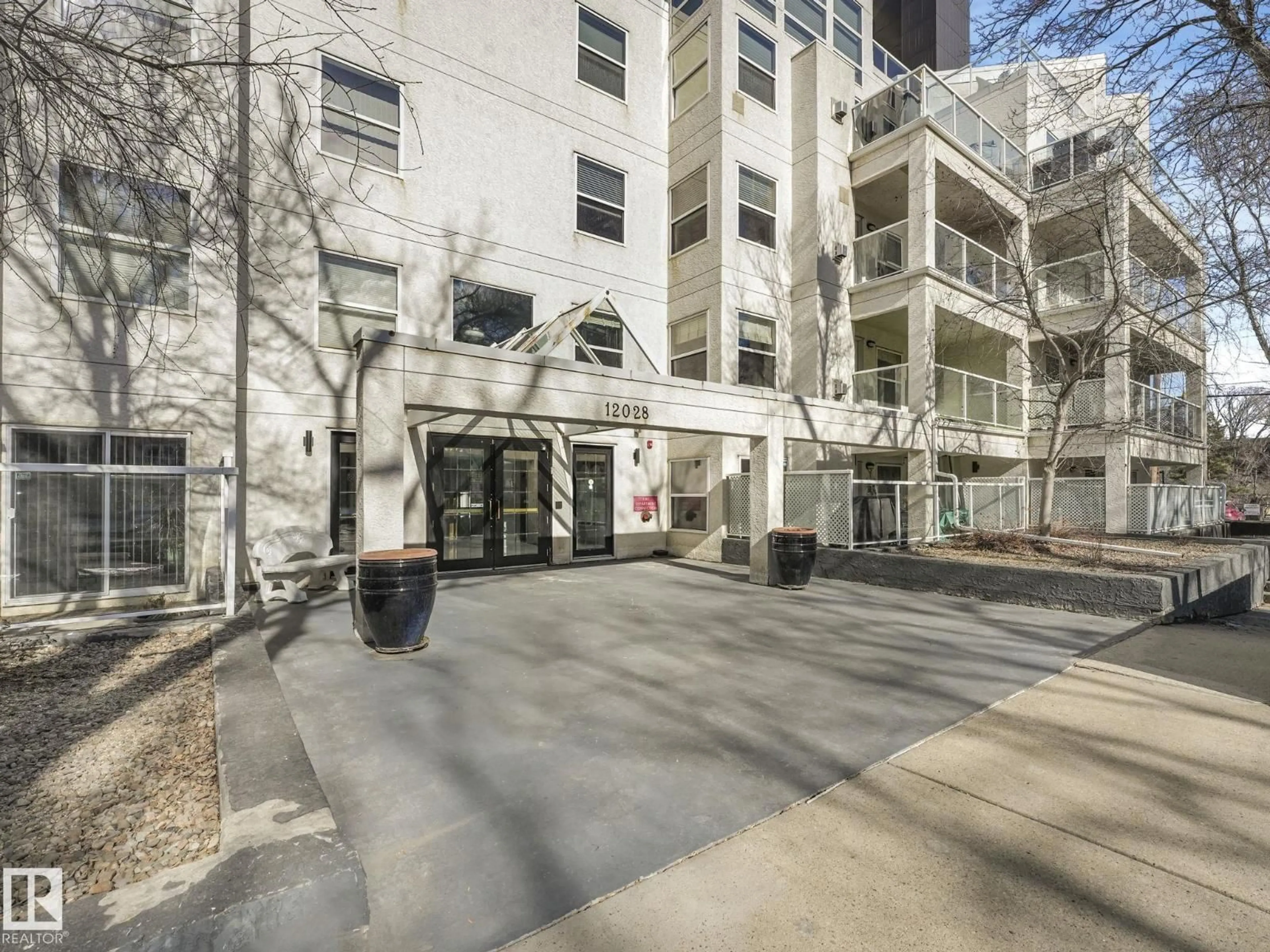 Indoor foyer for #208 - 12028 103 AV, Edmonton Alberta T5K2T9