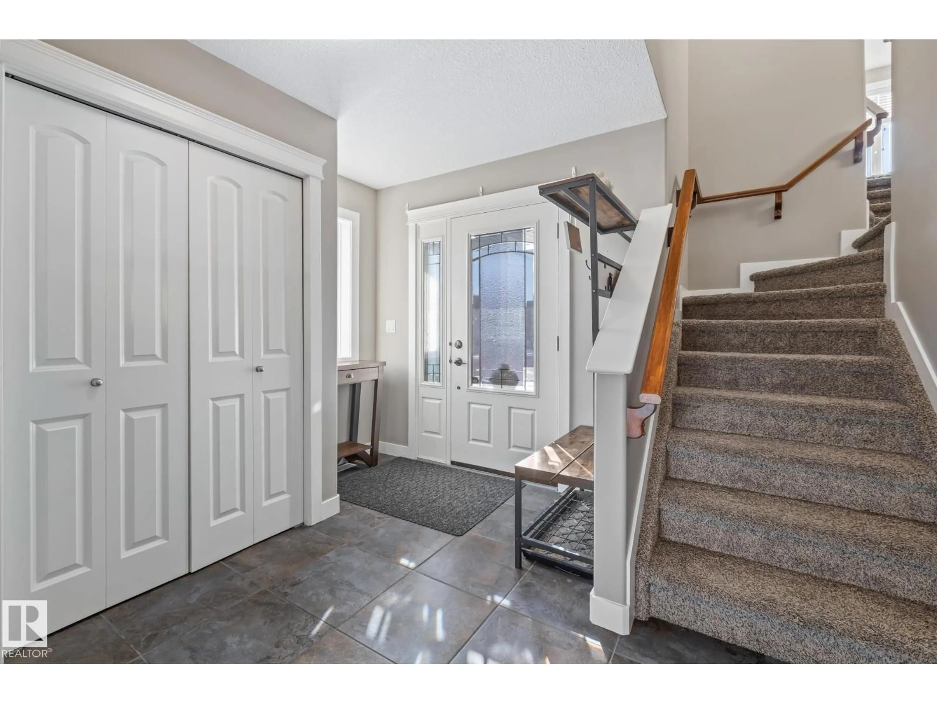 Indoor entryway for 9702 104 AV, Morinville Alberta T8R0B6
