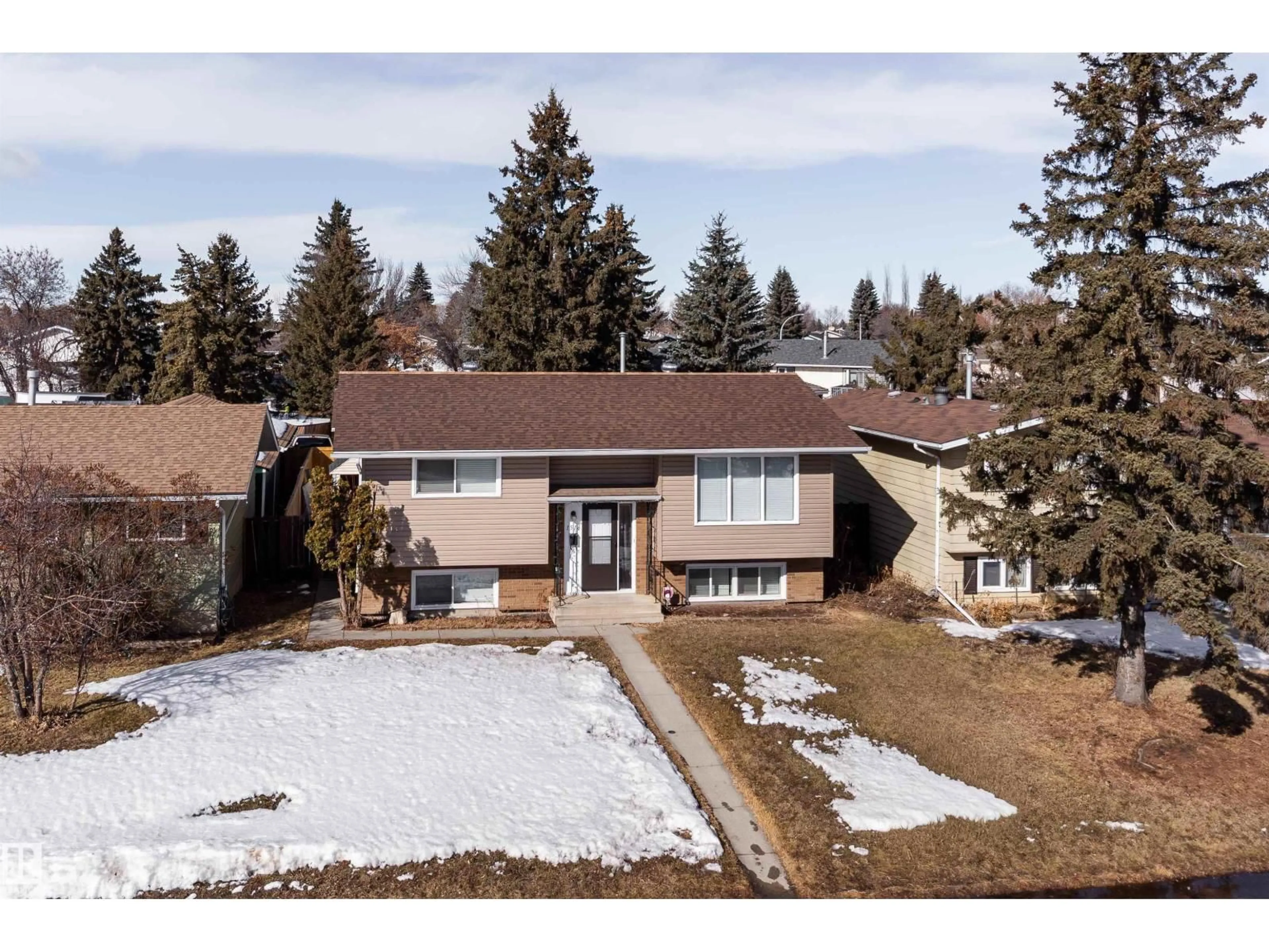 A pic from outside/outdoor area/front of a property/back of a property/a pic from drone, street for 1518 KNOTTWOOD RD, Edmonton Alberta T6K2K1
