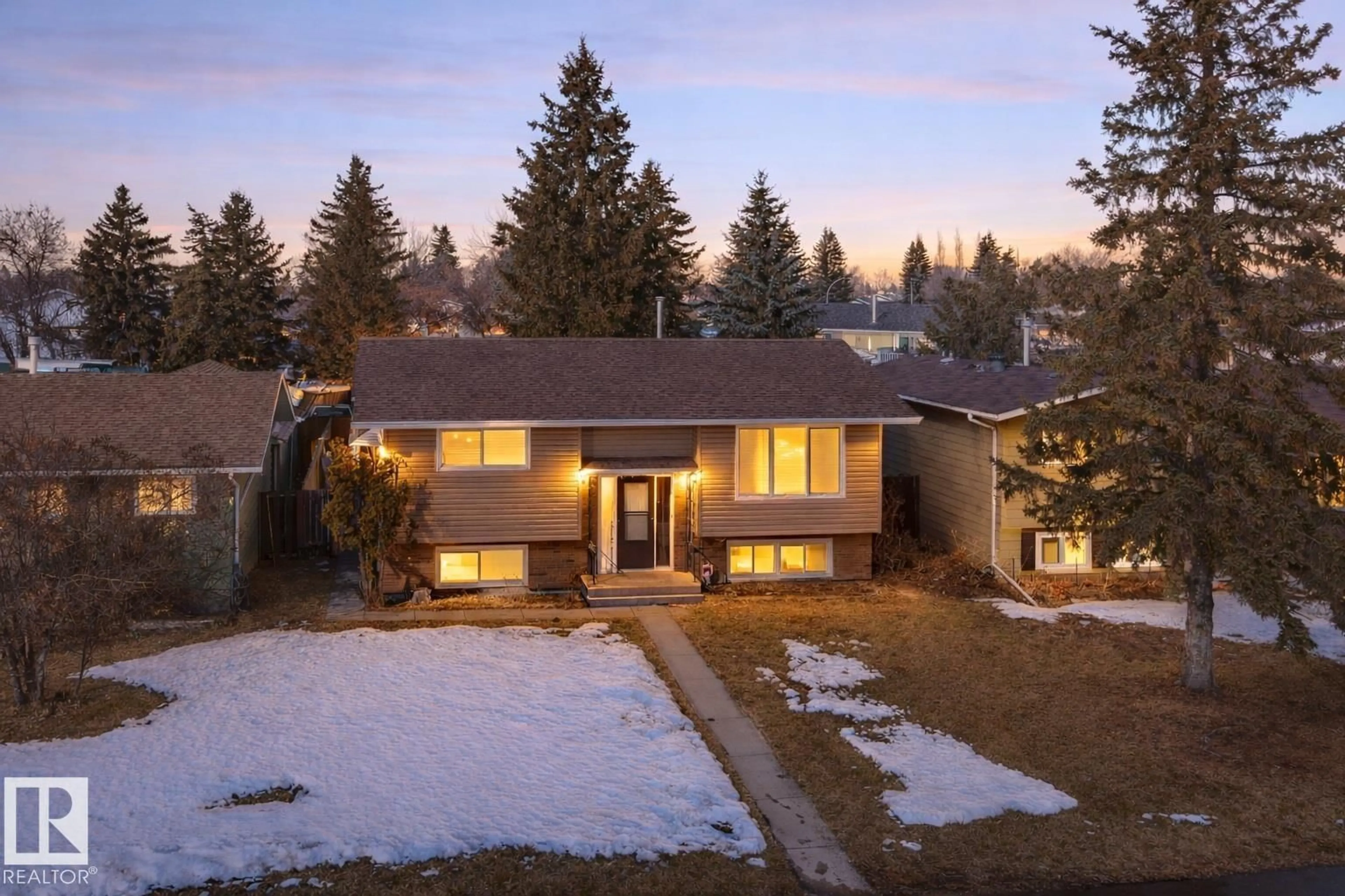 A pic from outside/outdoor area/front of a property/back of a property/a pic from drone, street for 1518 KNOTTWOOD RD, Edmonton Alberta T6K2K1