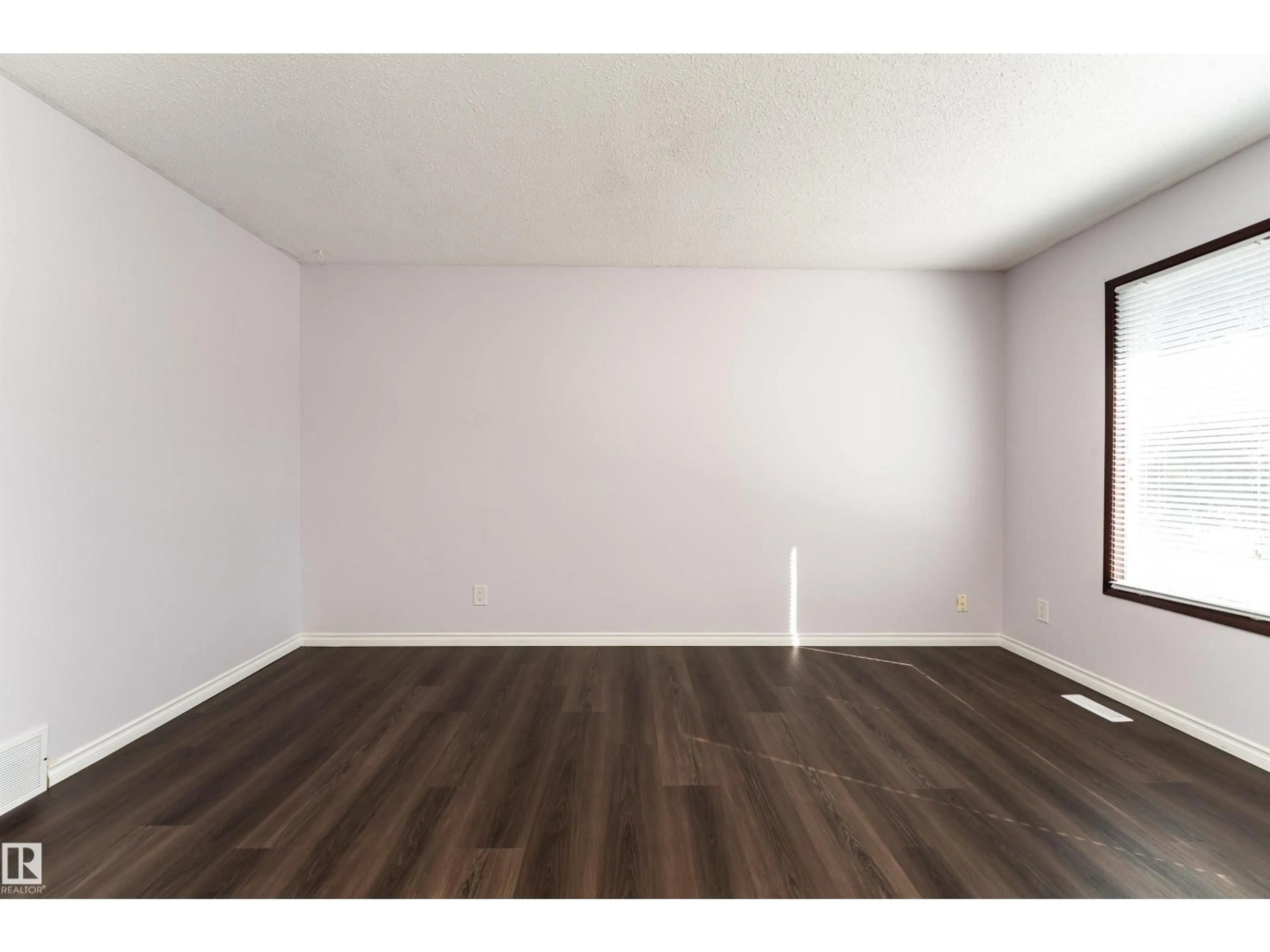 A pic of a room for 1518 KNOTTWOOD RD, Edmonton Alberta T6K2K1