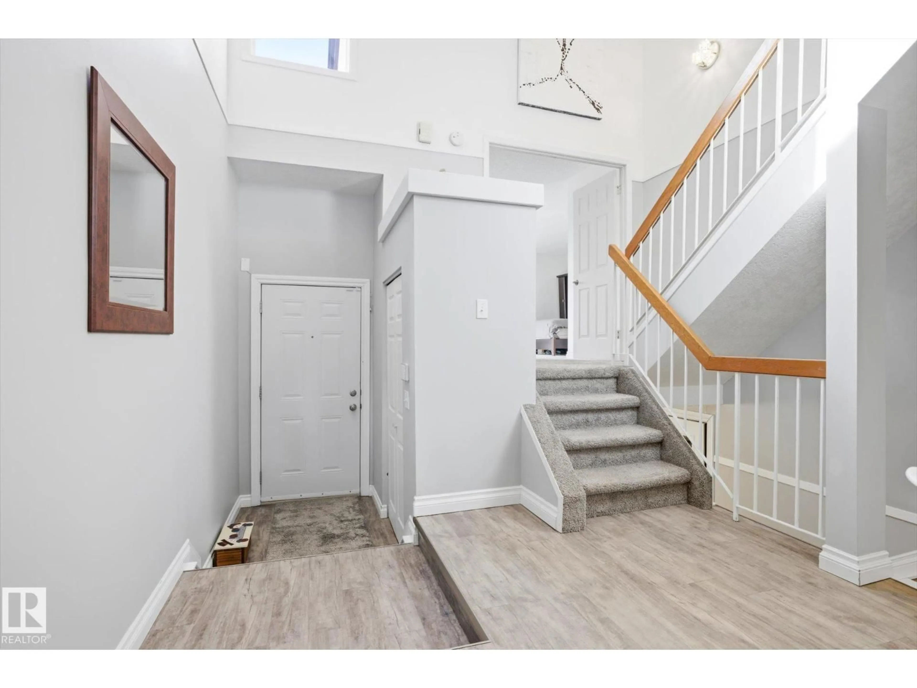 Indoor entryway for 4333 RIVERBEND RD, Edmonton Alberta T6H5R9