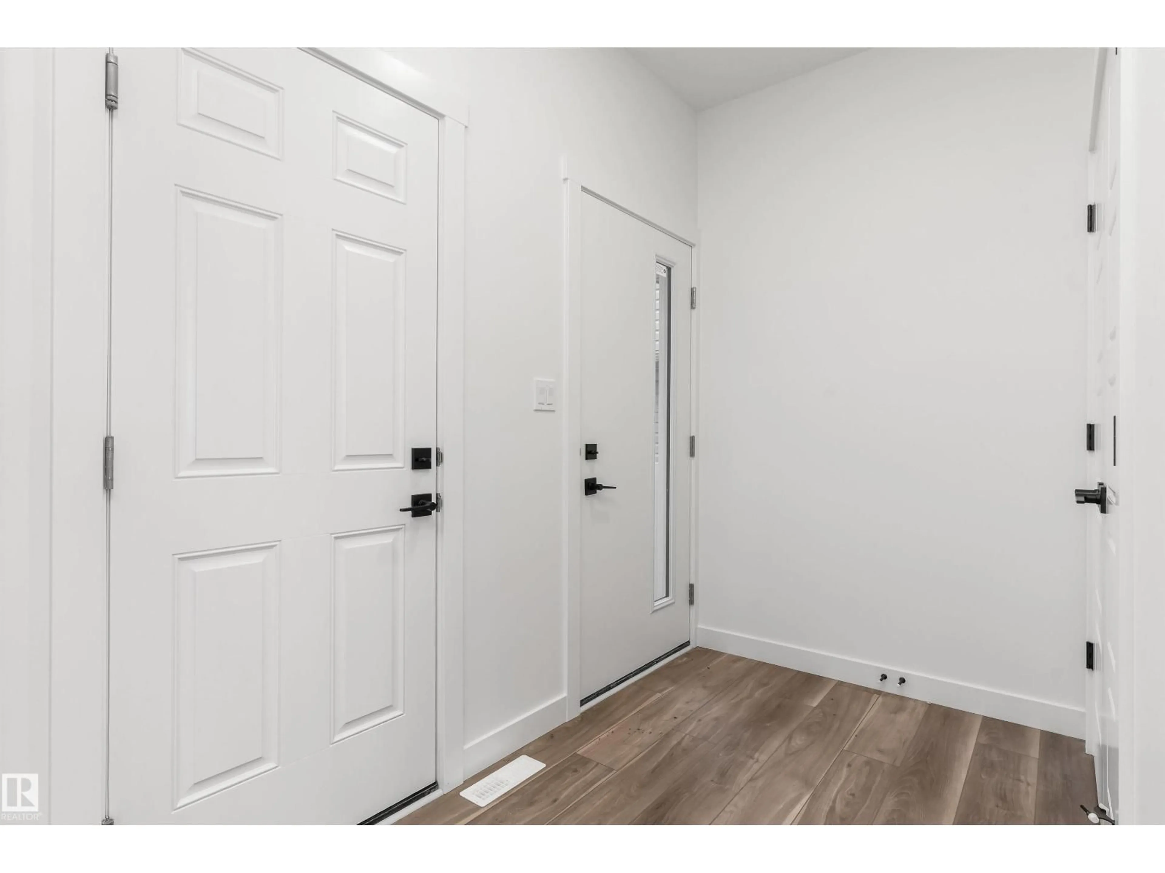 Indoor entryway for 19131 20 AV, Edmonton Alberta T6M3E8