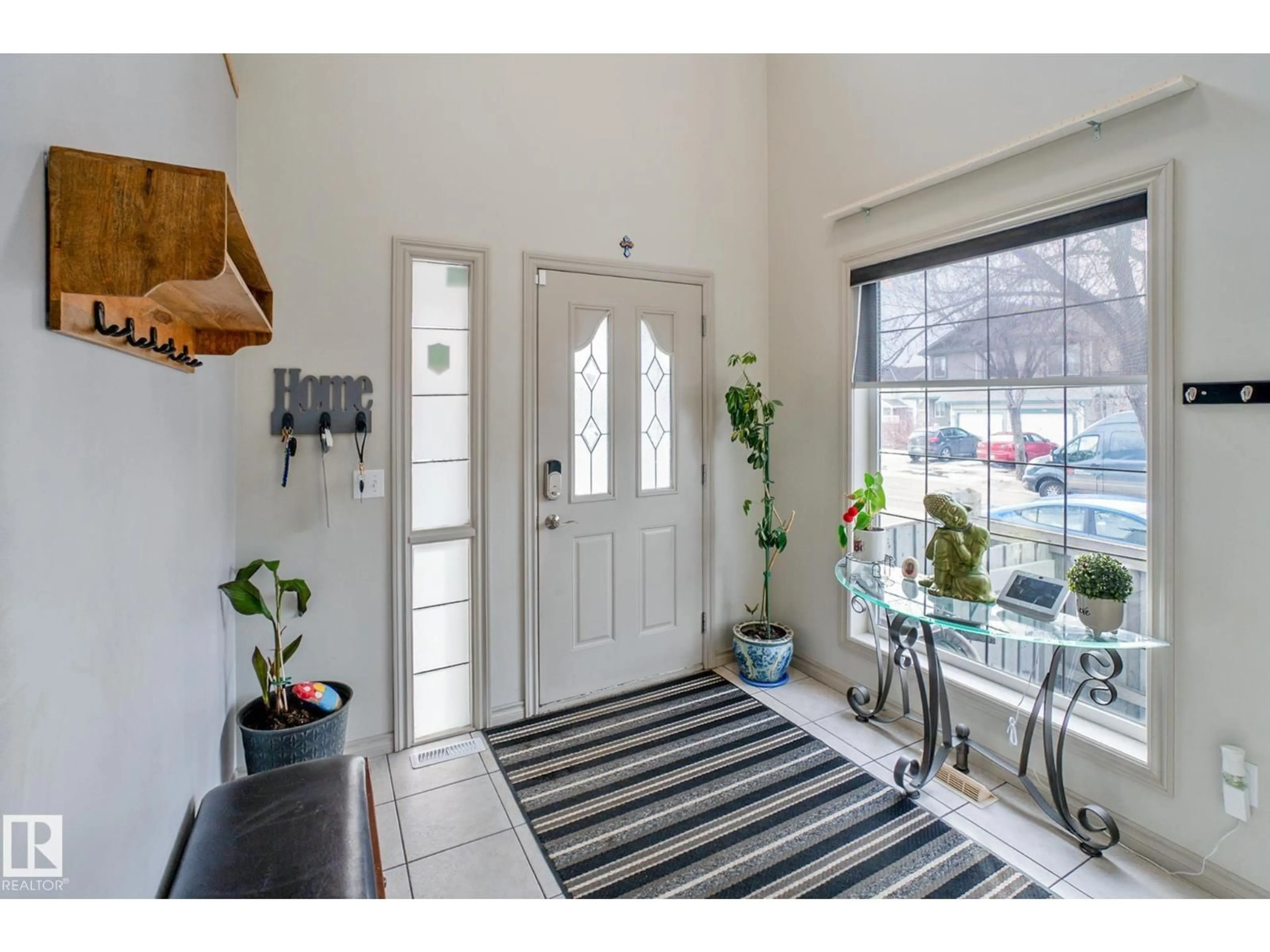 Indoor entryway for 3804 MCLEAN CL, Edmonton Alberta T6W1R3
