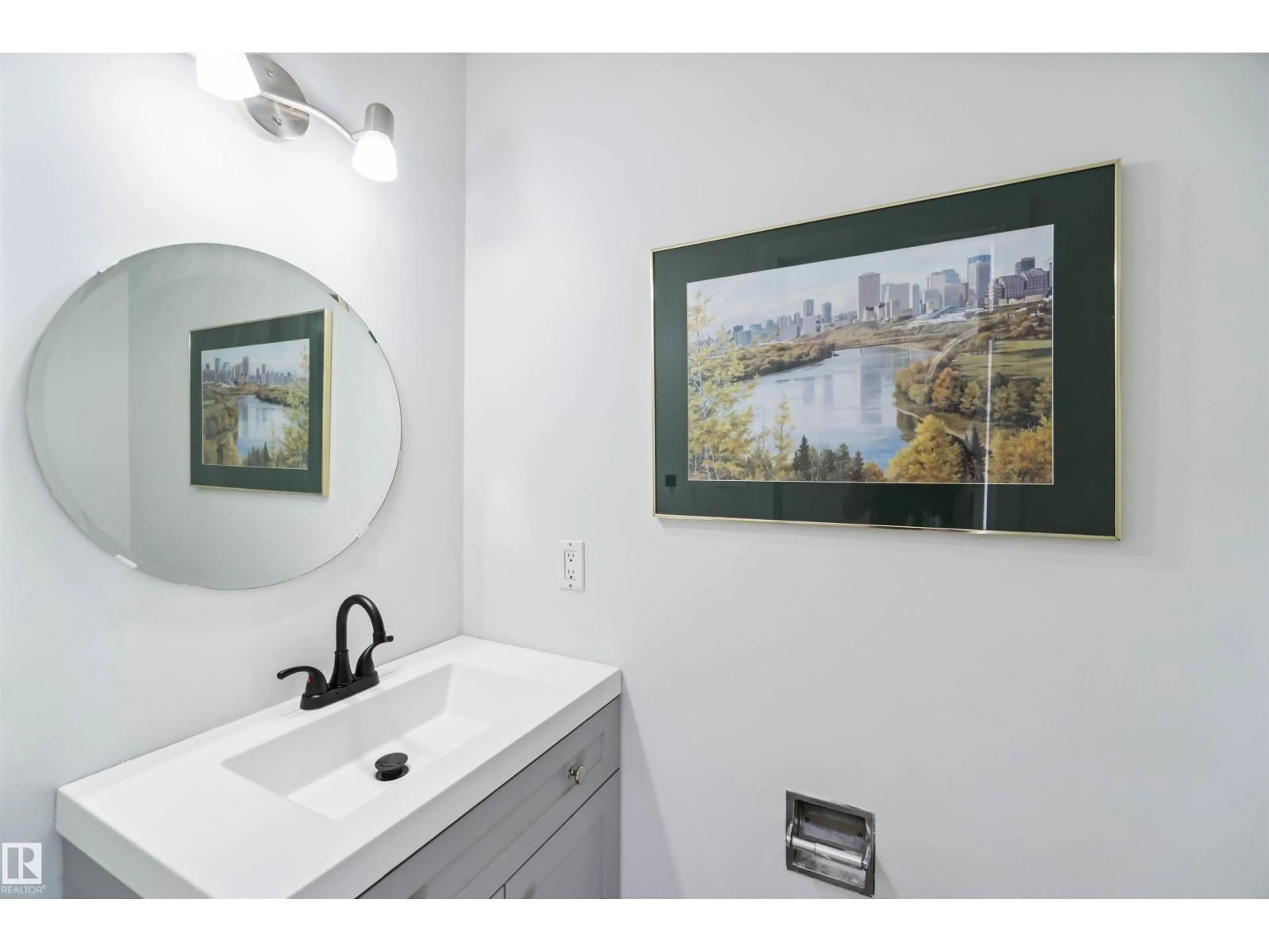 Standard bathroom, ceramic/tile floor for 1096 MILLBOURNE RD E NW, Edmonton Alberta T6K1W1