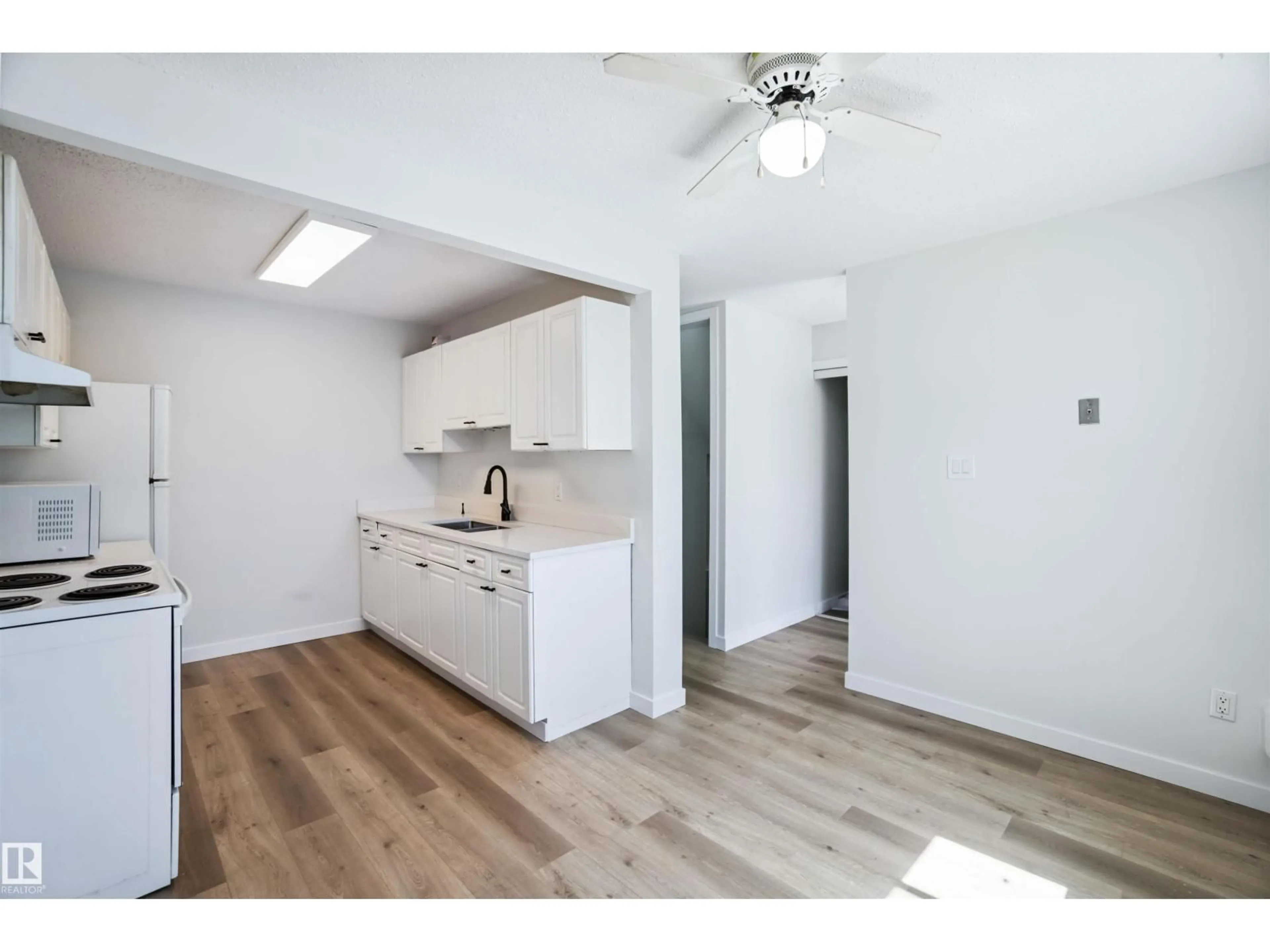 A pic of a room for 1096 MILLBOURNE RD E NW, Edmonton Alberta T6K1W1