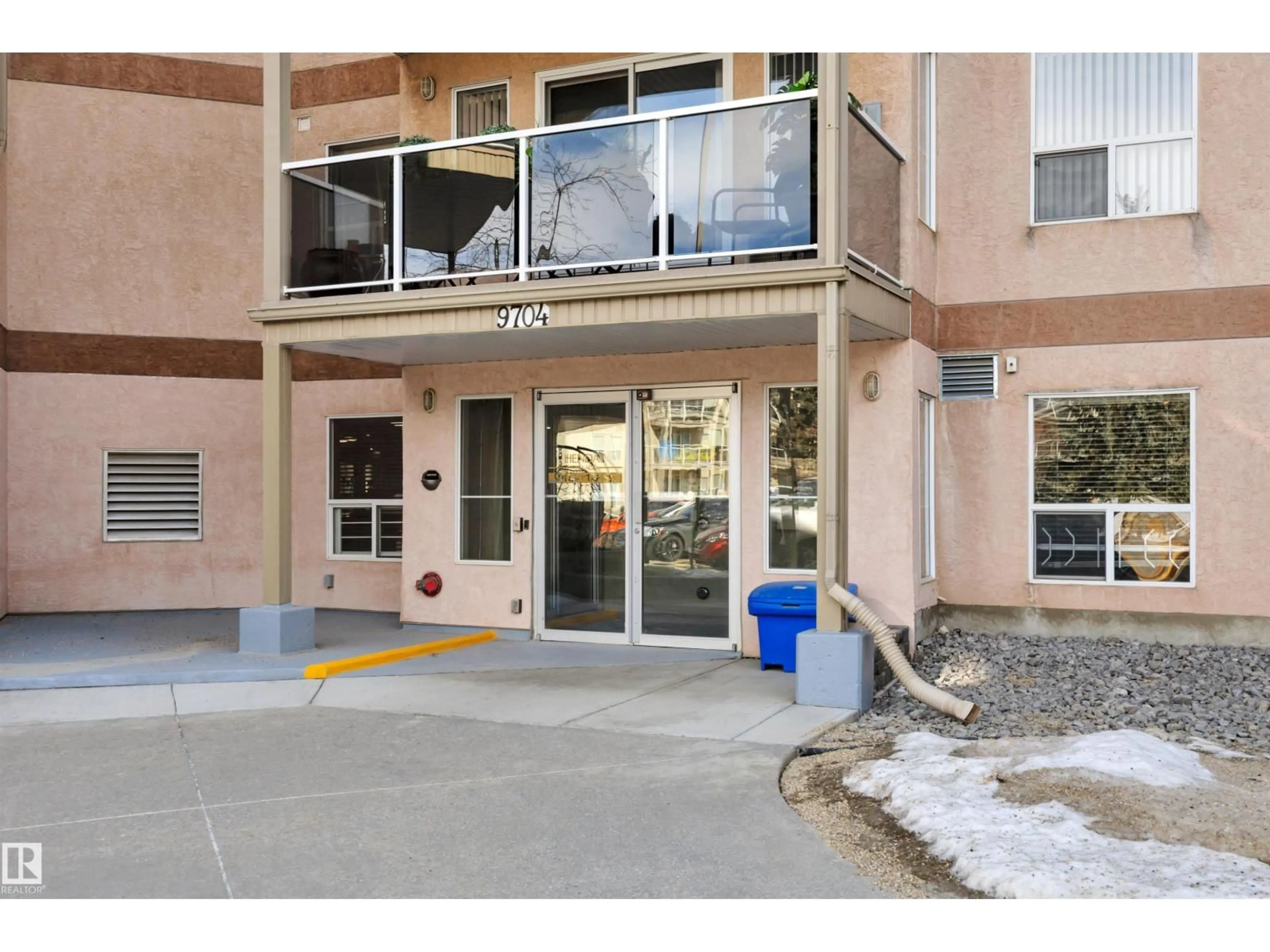 Indoor foyer for 330 - 9704 174 STREET NW, Edmonton Alberta T5T6J4