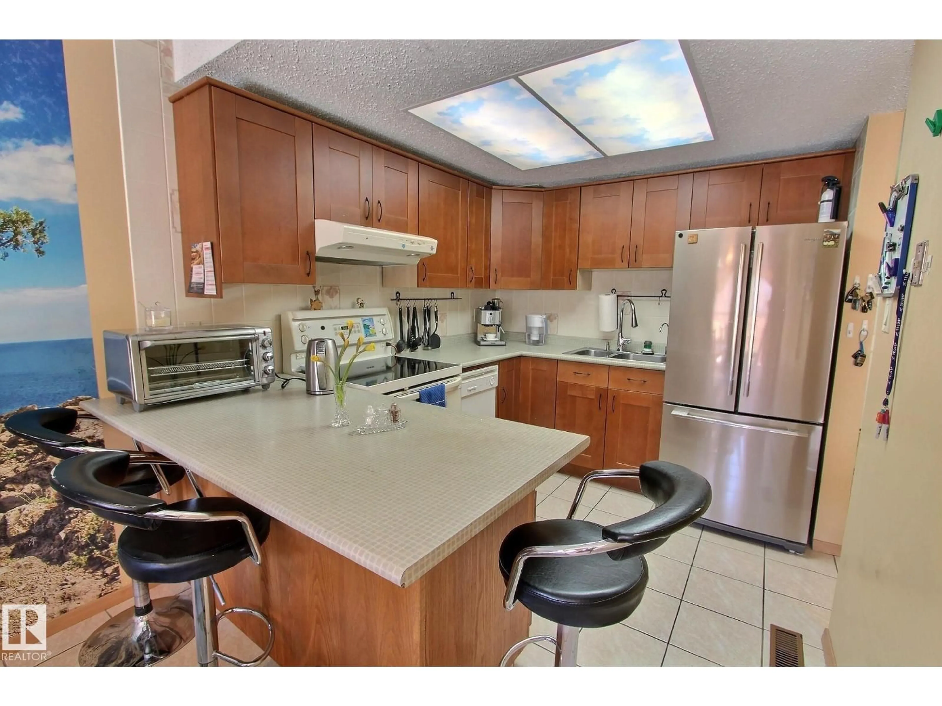 Standard kitchen, ceramic/tile floor for 230 CHATEAU PL, Edmonton Alberta T5T1V3