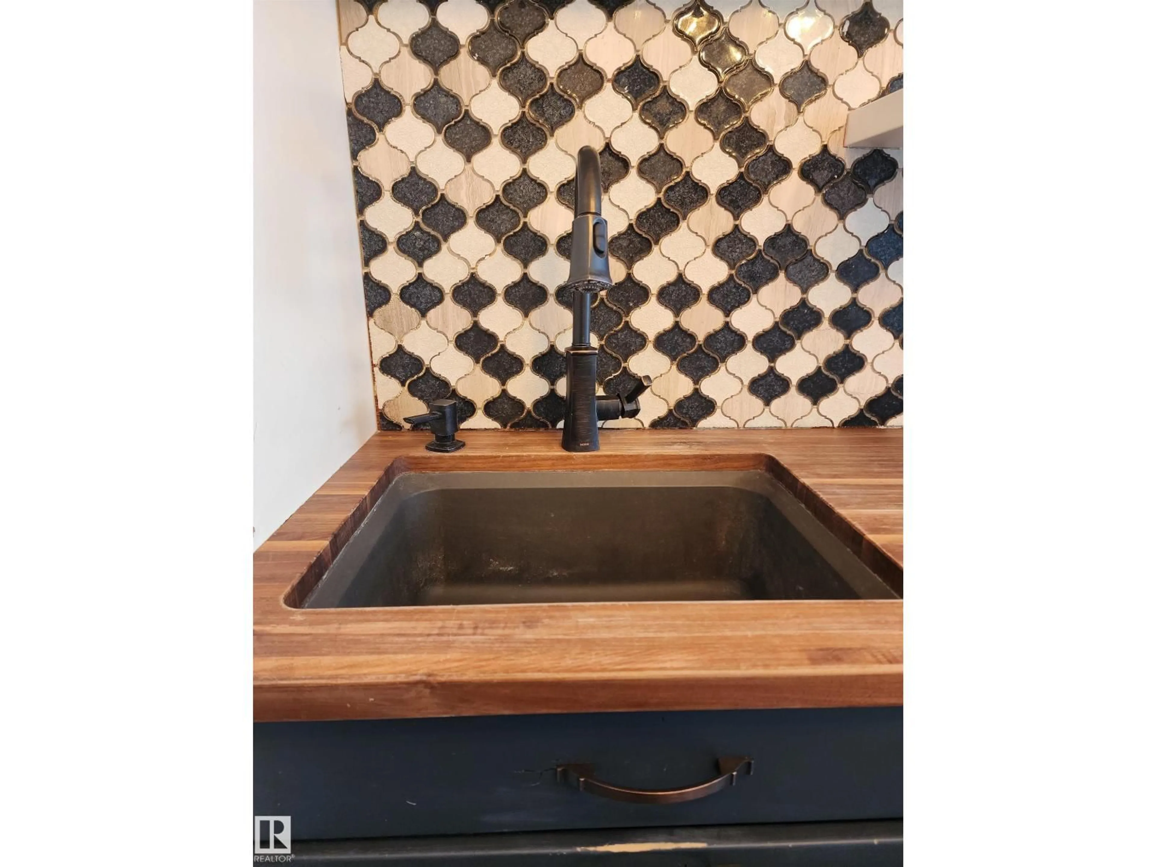 Rustic kitchen, ceramic/tile floor for 10305 98 AV, Fort Saskatchewan Alberta T8L1X1