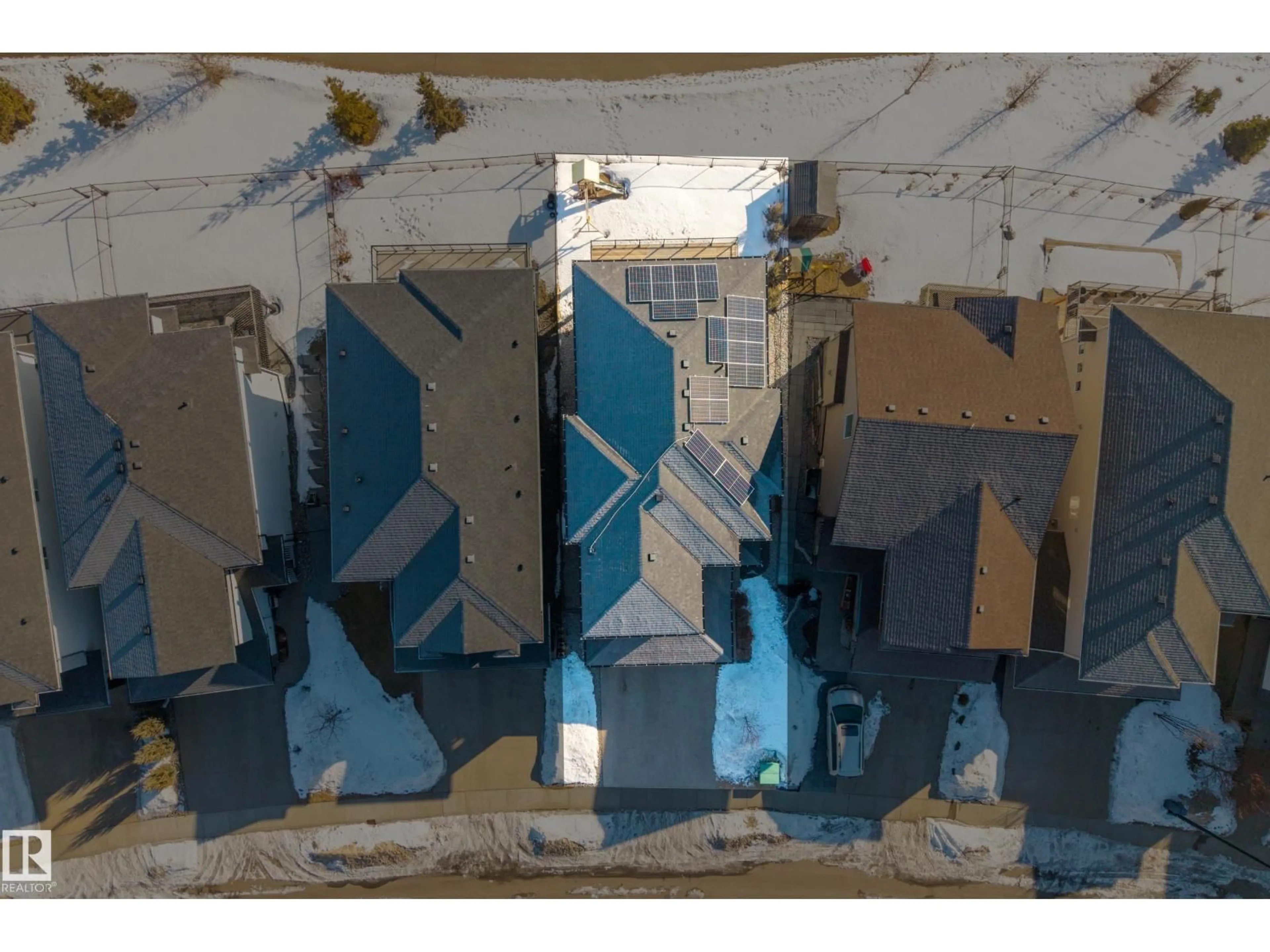 A pic from outside/outdoor area/front of a property/back of a property/a pic from drone, building for NW - 9727 205 ST, Edmonton Alberta T5T4V7