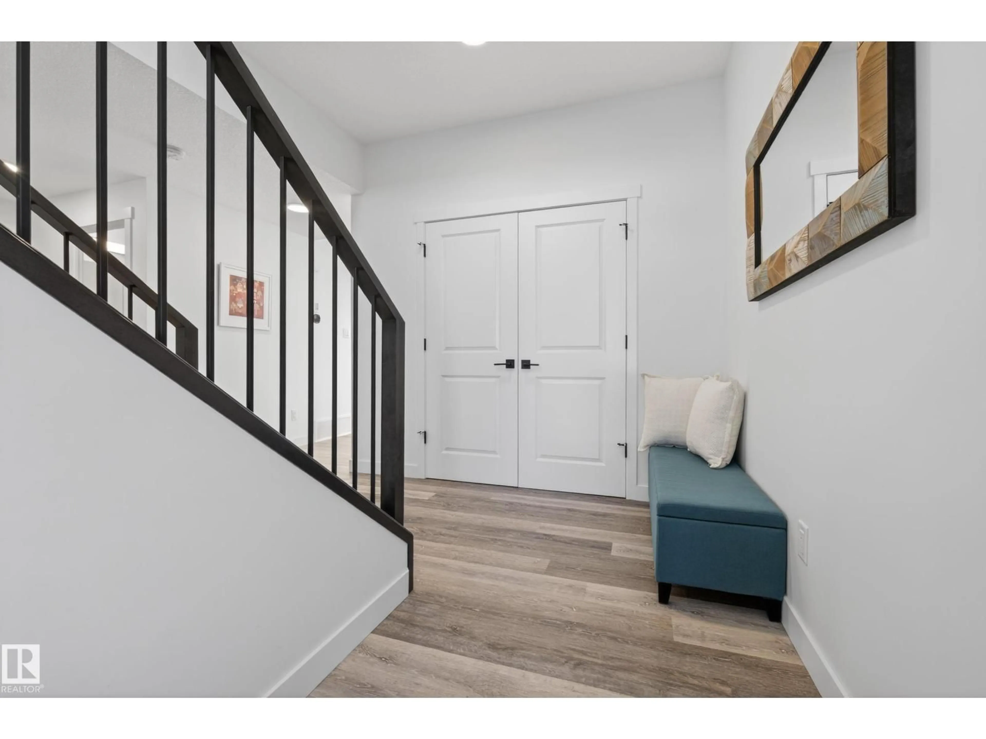 Indoor entryway for NW - 9727 205 ST, Edmonton Alberta T5T4V7