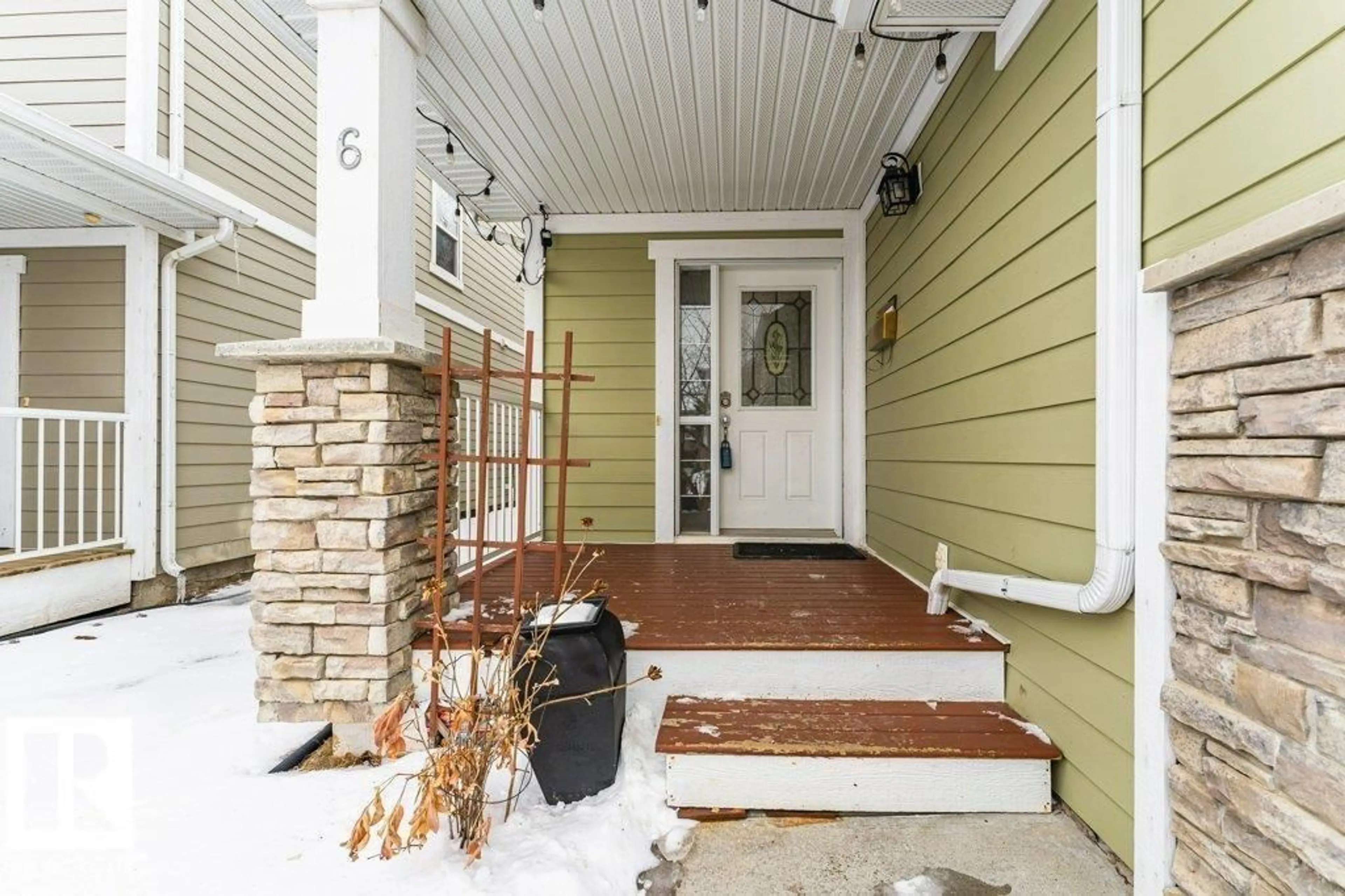 Indoor entryway for #6 - 6410 134 AV, Edmonton Alberta T5A0A1